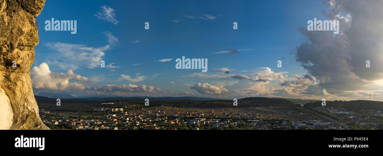 Ciel coloré et le lever du soleil. Paysage extérieur naturel Banque D'Images