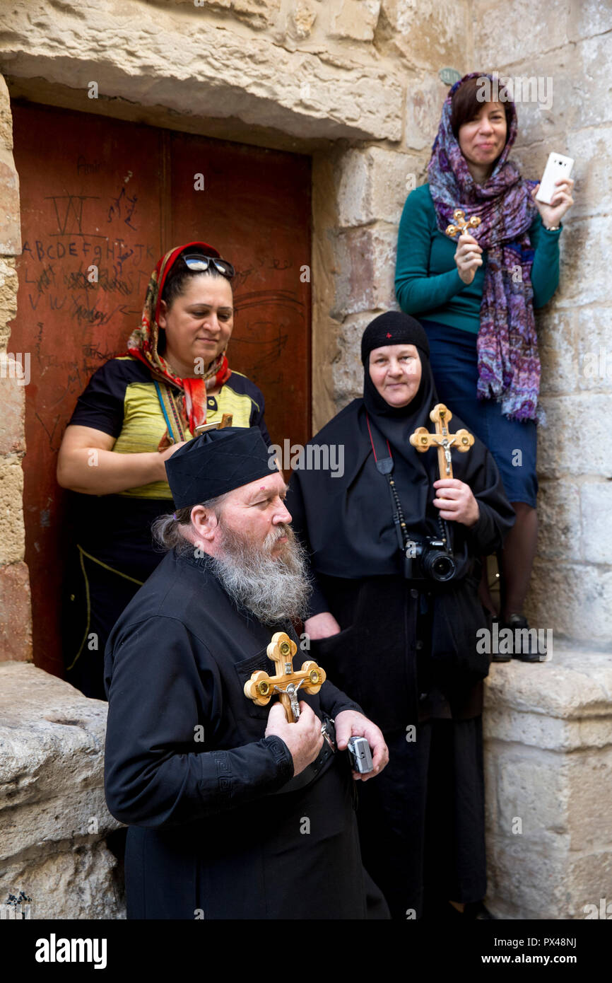 Les pèlerins orthodoxes le Vendredi Saint à Jérusalem, Israël. Banque D'Images