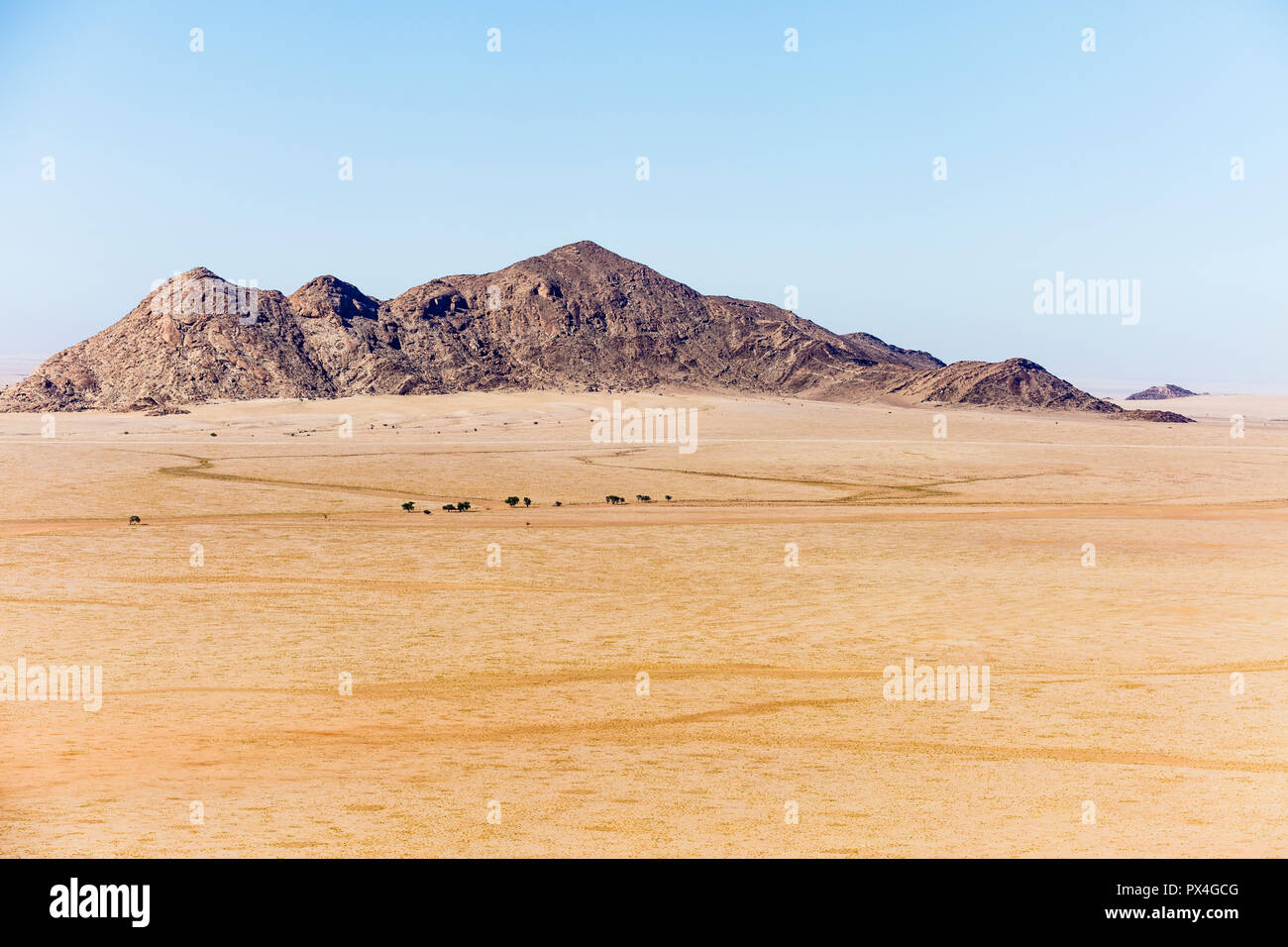 Vue aérienne, monter dans Amichab paysage sec, Désert du Namib, Namib-Naukluft National Park, région d'Erongo, Namibie Banque D'Images