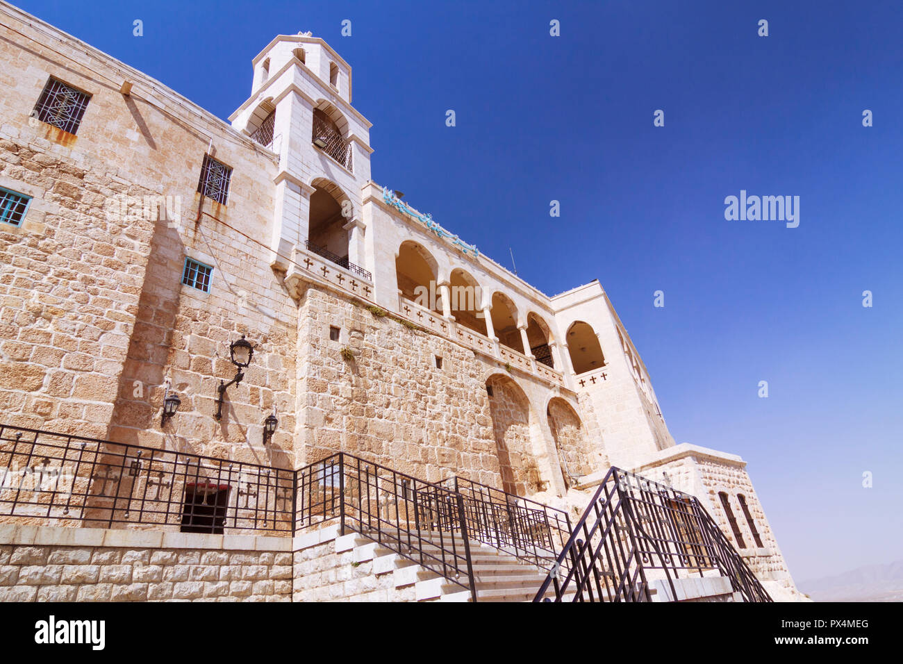 Seidnaya, Rif Dimashq Gouvernorat, Syrie : Vue de face du Couvent de Notre-Dame de Saidnaya, un important lieu de pèlerinage pour les chrétiens et Mu Banque D'Images