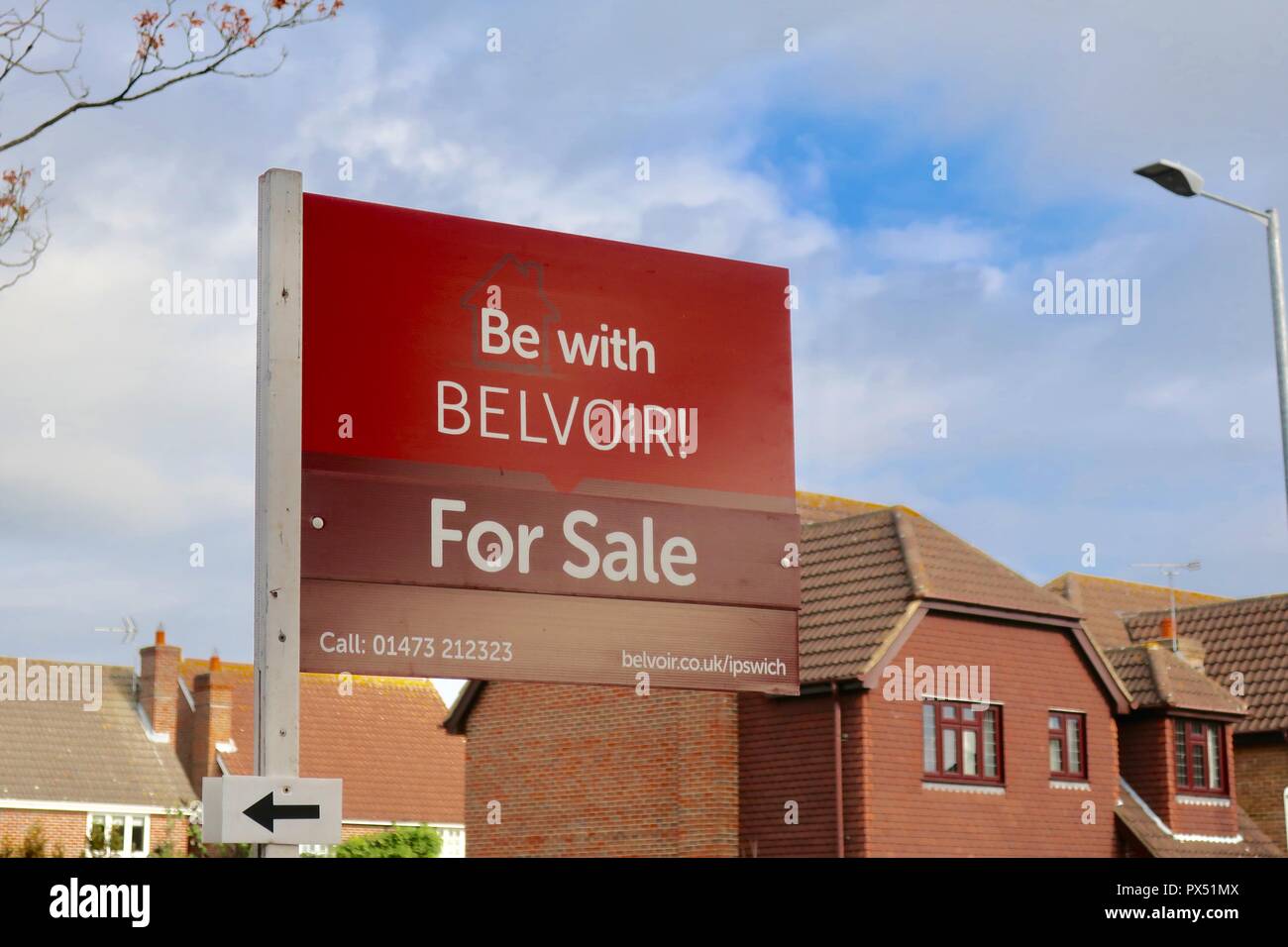 Belvoir estate agents for sale sign in Grange Farm, Playford, Suffolk, UK. Octobre 2018. Banque D'Images