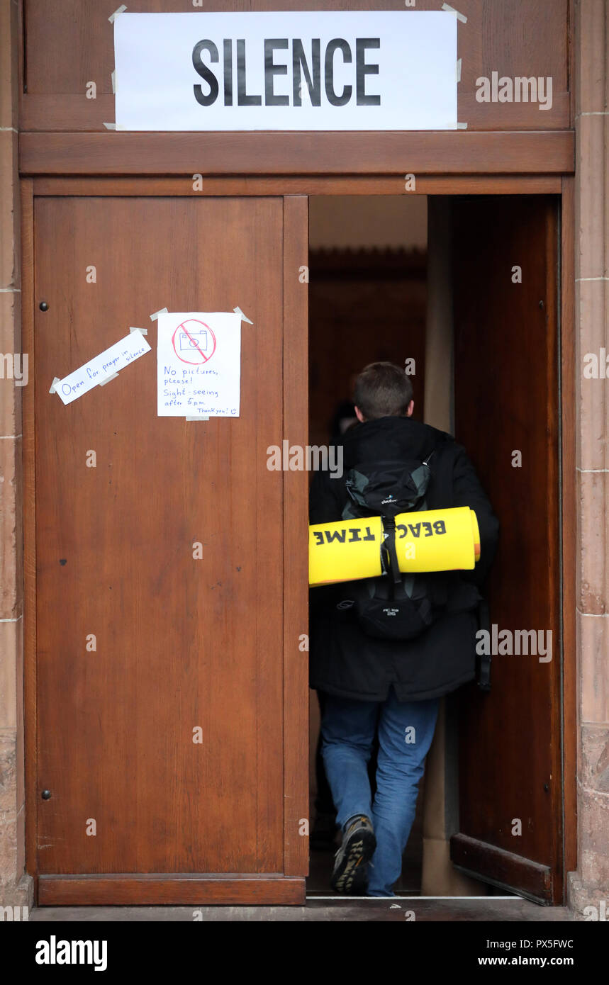 Leonhardskirche. Réunion européenne de la jeunesse de Taize à Bâle. Le Silence. La Suisse. Banque D'Images