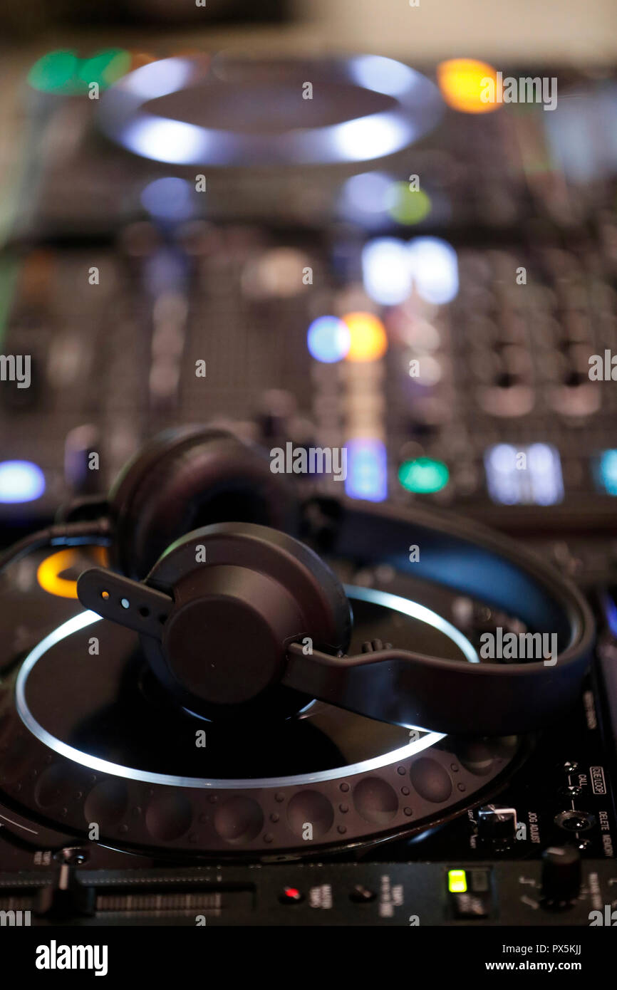 DJ mixer et à distance pour la musique. La France. Banque D'Images