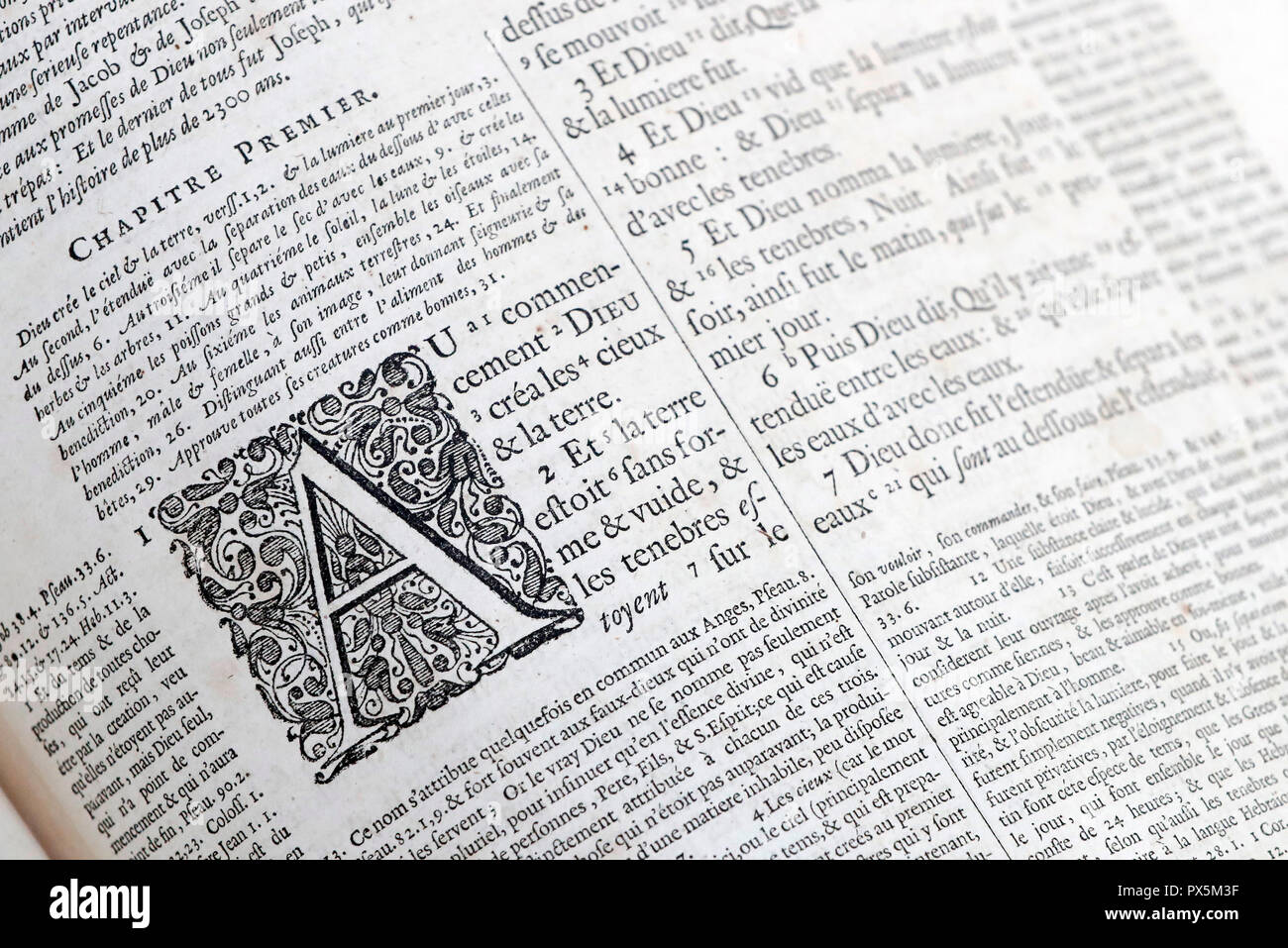 Vieille Bible en français, 1669. Ancien Testament. Pentateuque ou les Cinq Livres de Moïse. La genèse. Banque D'Images