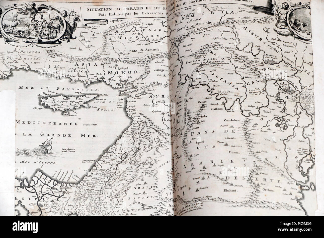 Vieille Bible en français, 1669. Ancien Testament. Site du Paradis. Banque D'Images