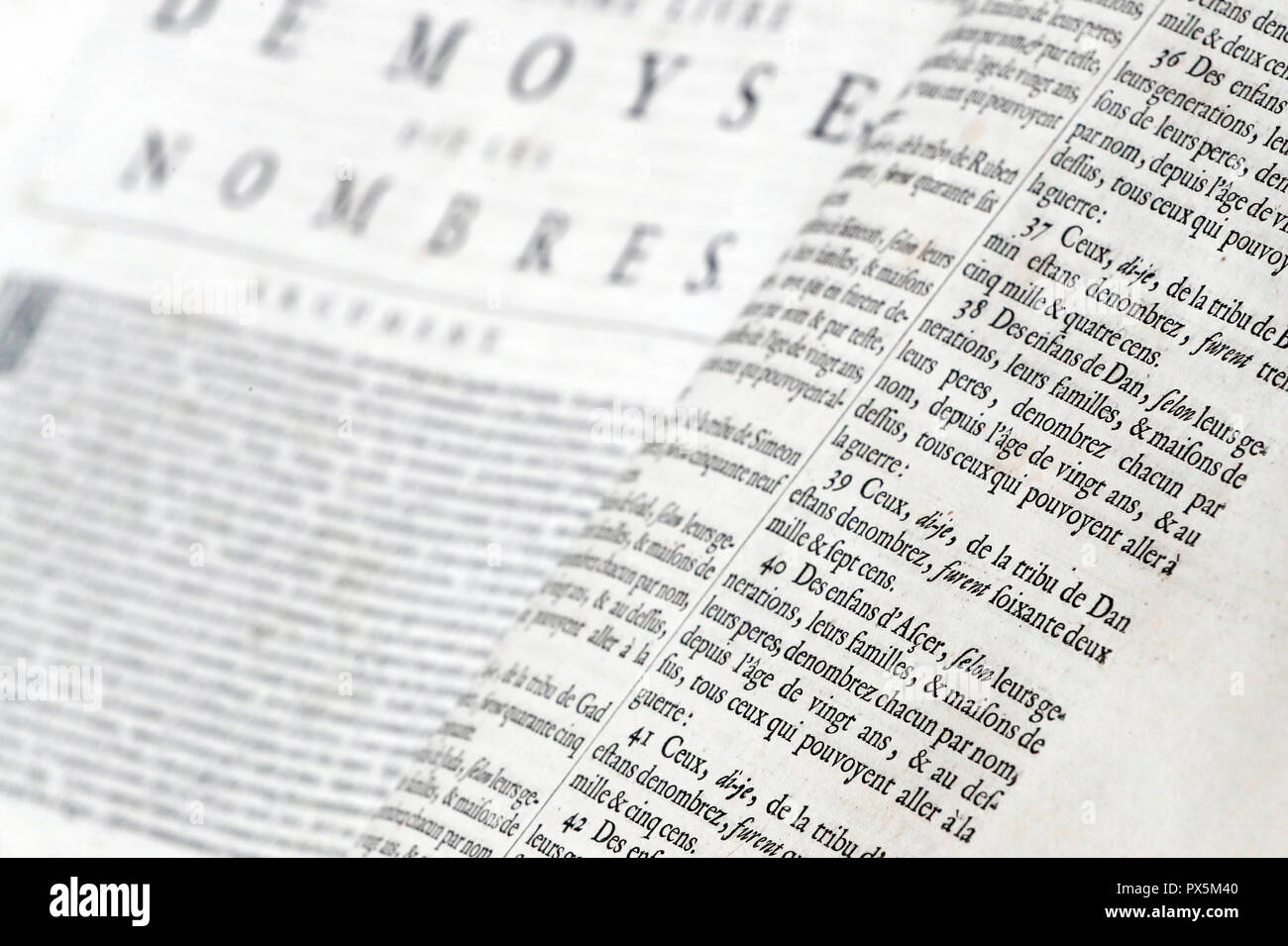 Vieille Bible en français, 1669. Ancien Testament. Pentateuque ou les Cinq Livres de Moïse. Des chiffres. Banque D'Images