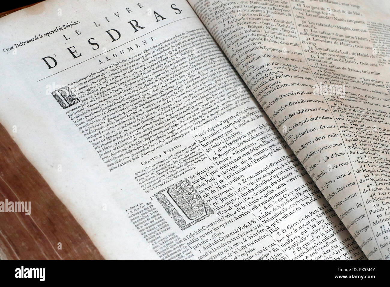 Vieille Bible en français, 1669. Ancien Testament. Le livre d'Esdras. Banque D'Images