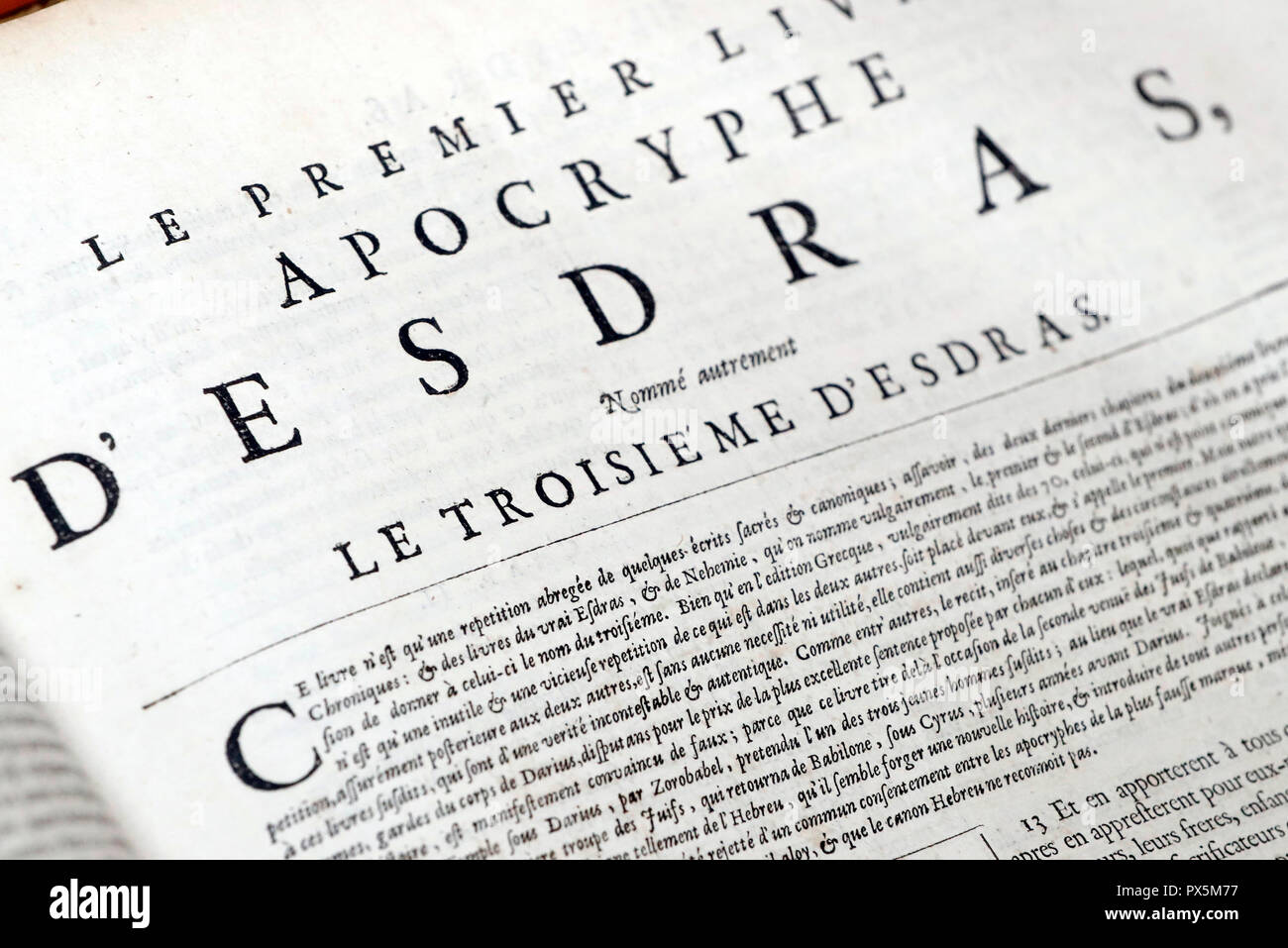 Vieille Bible en français, 1669. Ancien Testament. Apocryphes. Esdras. Banque D'Images