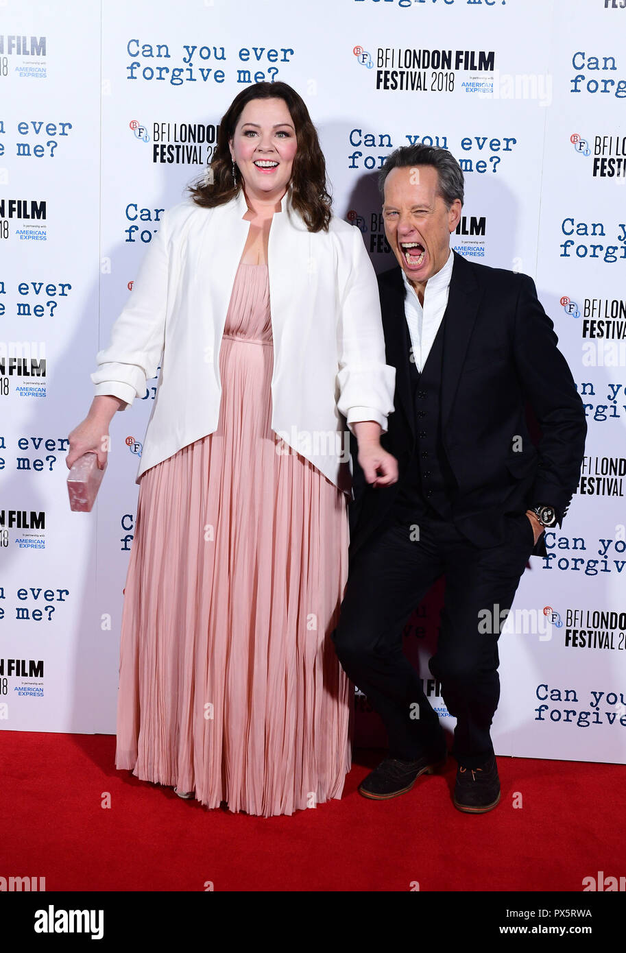 Melissa McCarthy et Richard E. Grant assister à la Pouvez-vous jamais me pardonner au Cineworld dépistage Leicester Square durant la 62e BFI London Film Festival. Banque D'Images