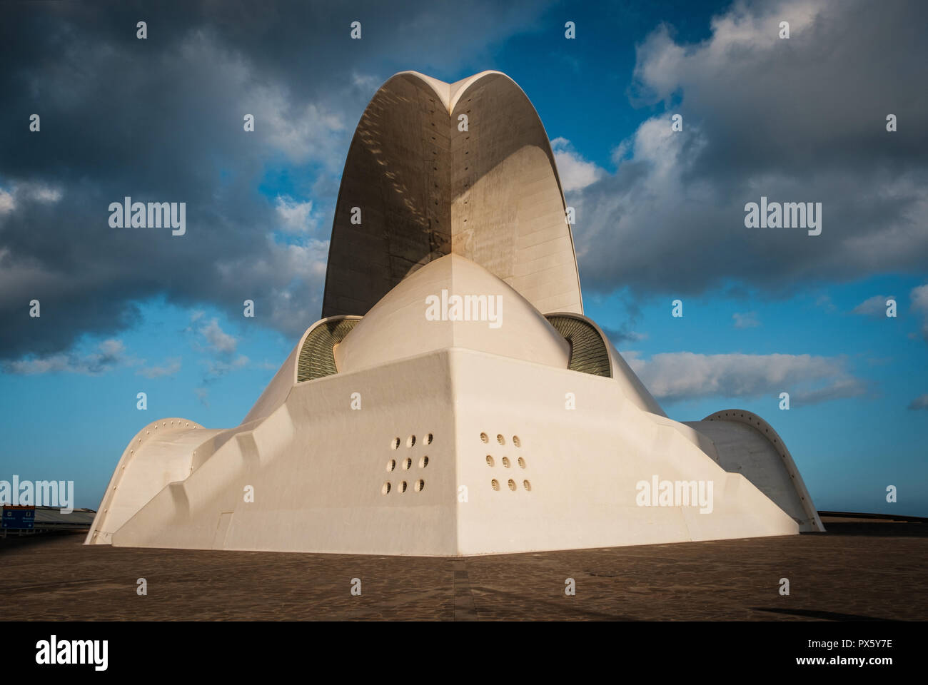 Tenerife, Canaries, Espagne - Septembre 2018 : l'Auditorium (Auditorio de Tenerife) à Santa Cruz de Tenerife, Canaries, Espagne Banque D'Images