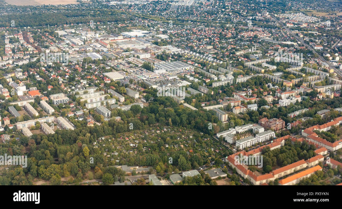 Par antenne, vue panoramique d'un avion fenêtre sur Berlin, Allemagne Banque D'Images