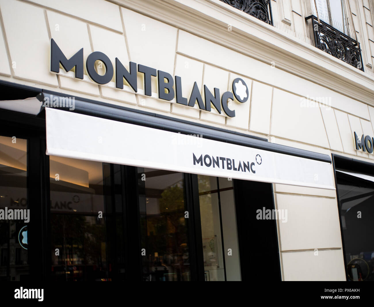 Paris, France - 15 août 2018 : Montblanc store à Paris. Montblanc est un fabricant allemand d'instruments d'écriture de luxe, montres, bijoux et l Banque D'Images
