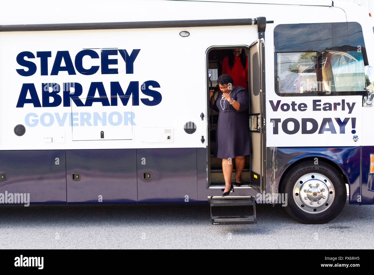 Stacey Abrams sur elle Sort le tour De Vote de la Géorgie avant l'élection du gouverneur de Géorgie en 2018. Banque D'Images
