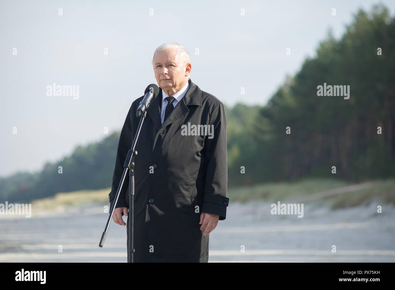 Jaroslaw Kaczynski, Président du droit et de la Justice, sur le site de futurs Spit Vistule Vistule canal qui reliera lagon et la mer Baltique, à Nowy sw Banque D'Images
