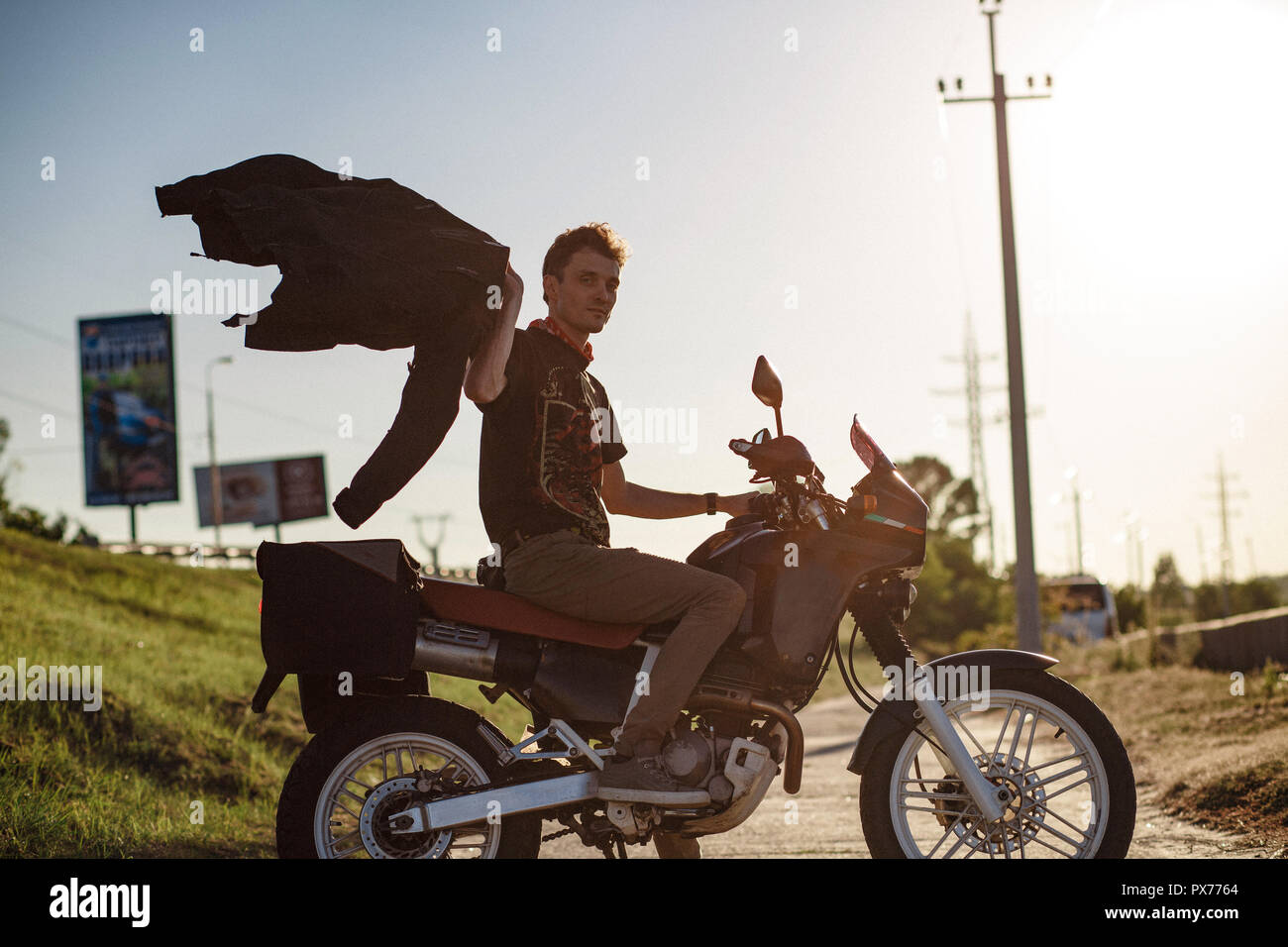Un bikde motorbiker sur la forme hos jacket Banque D'Images