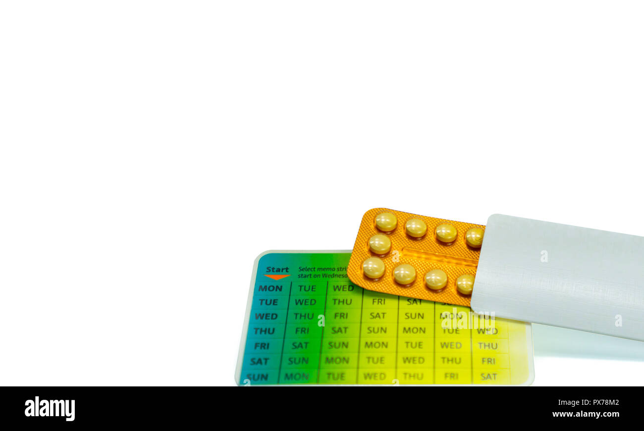 Les pilules contraceptives les pilules contraceptives orales en orange sous blister. Médecine d'hormone dans le pack. Pour le traitement de l'acné les hormones l'hormone. Dr anti-acné Banque D'Images