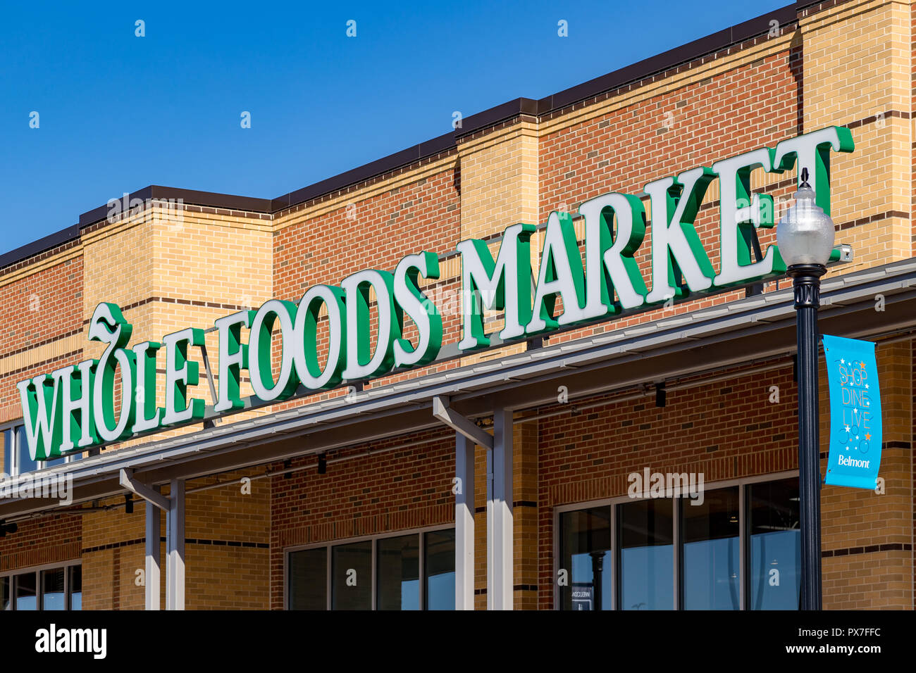 Lancaster, PA, USA - 18 octobre 2018 : Whole Foods Market Inc. est une chaîne de supermarchés américaine qui se spécialise dans la vente de produits biologiques sur plus de Banque D'Images