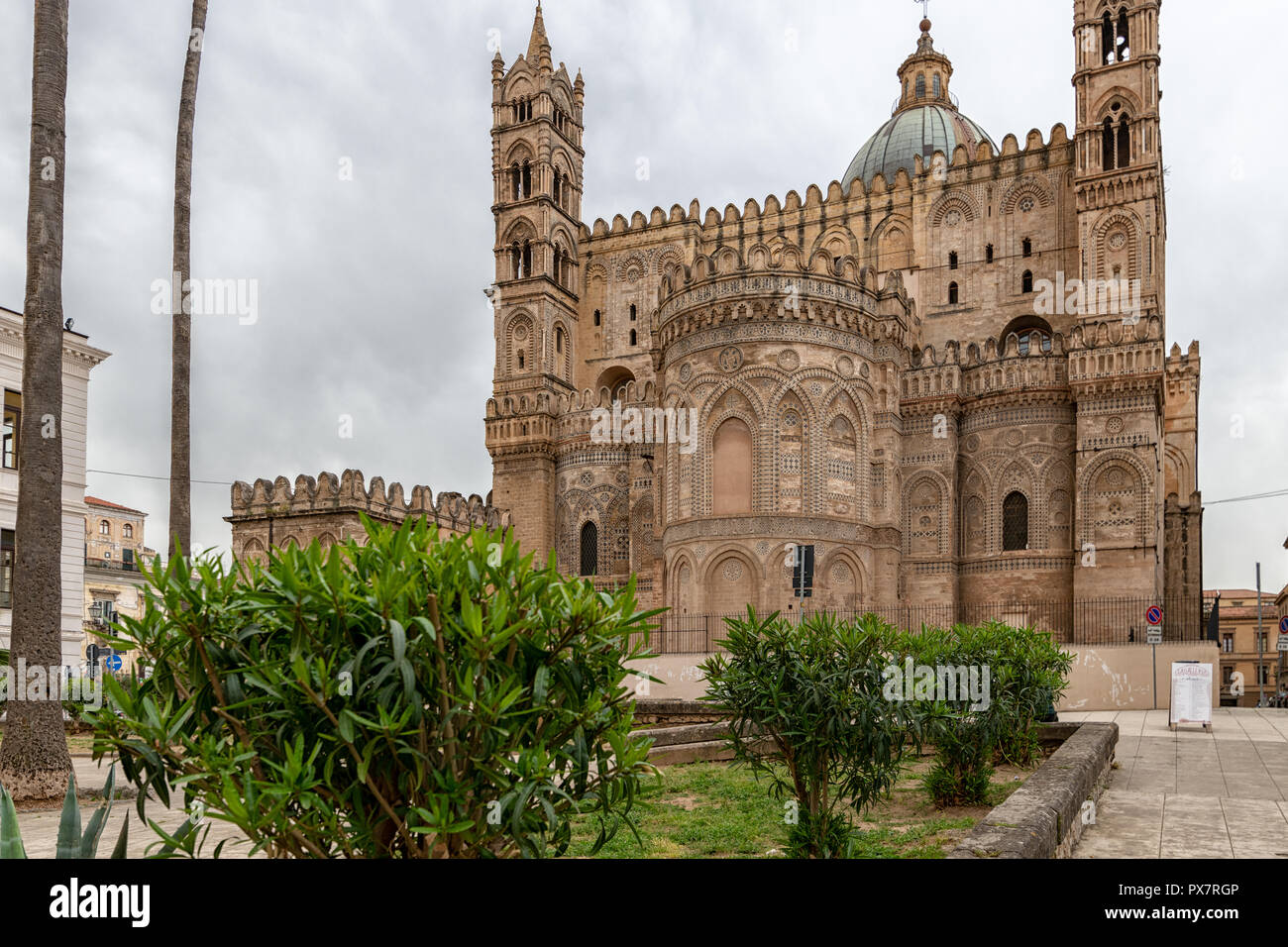 L'arrière de la cathédrale de Palerme, Palermo, Sicily Banque D'Images