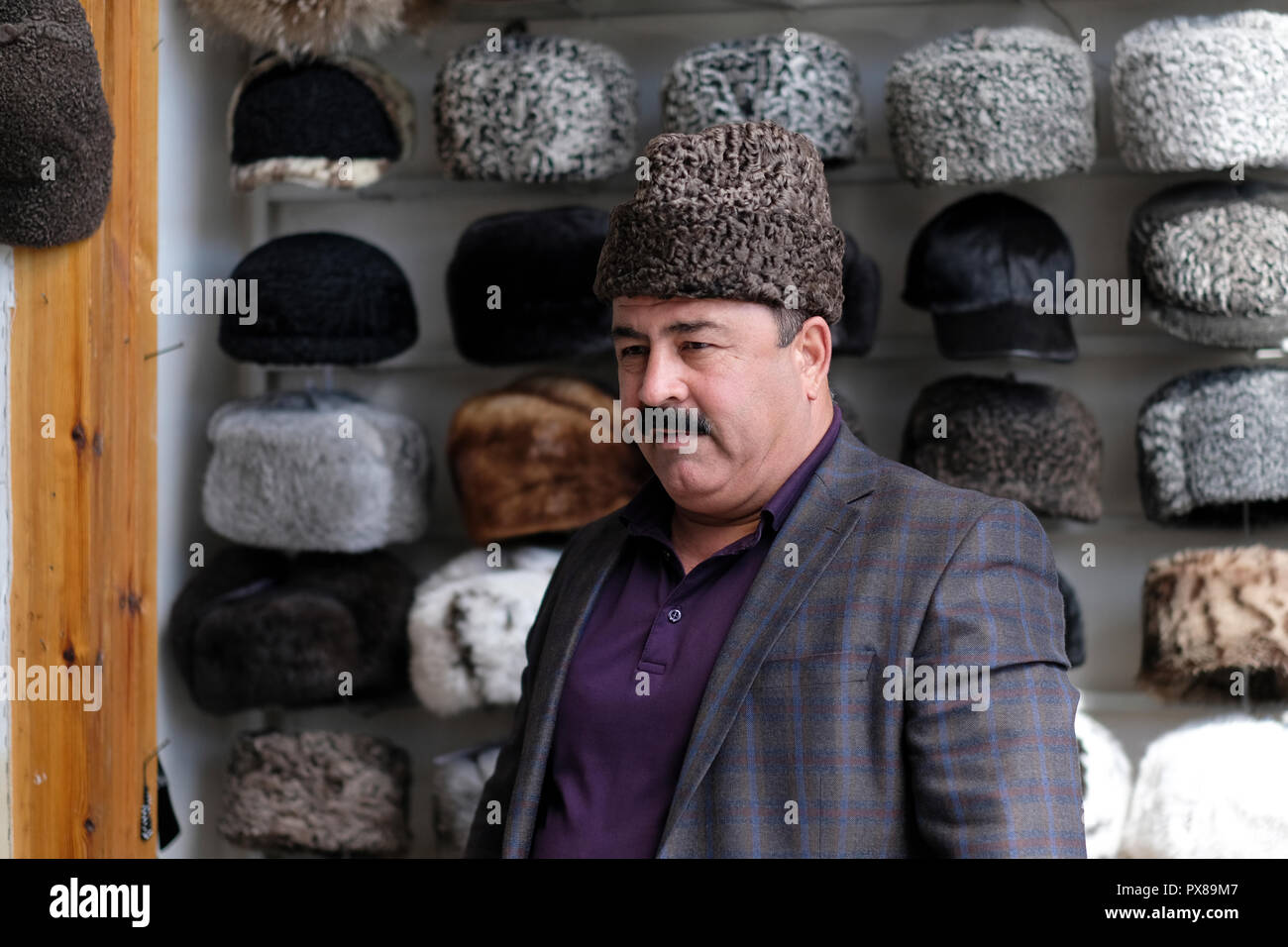 Chapeau ouzbek Banque de photographies et d'images à haute résolution -  Alamy