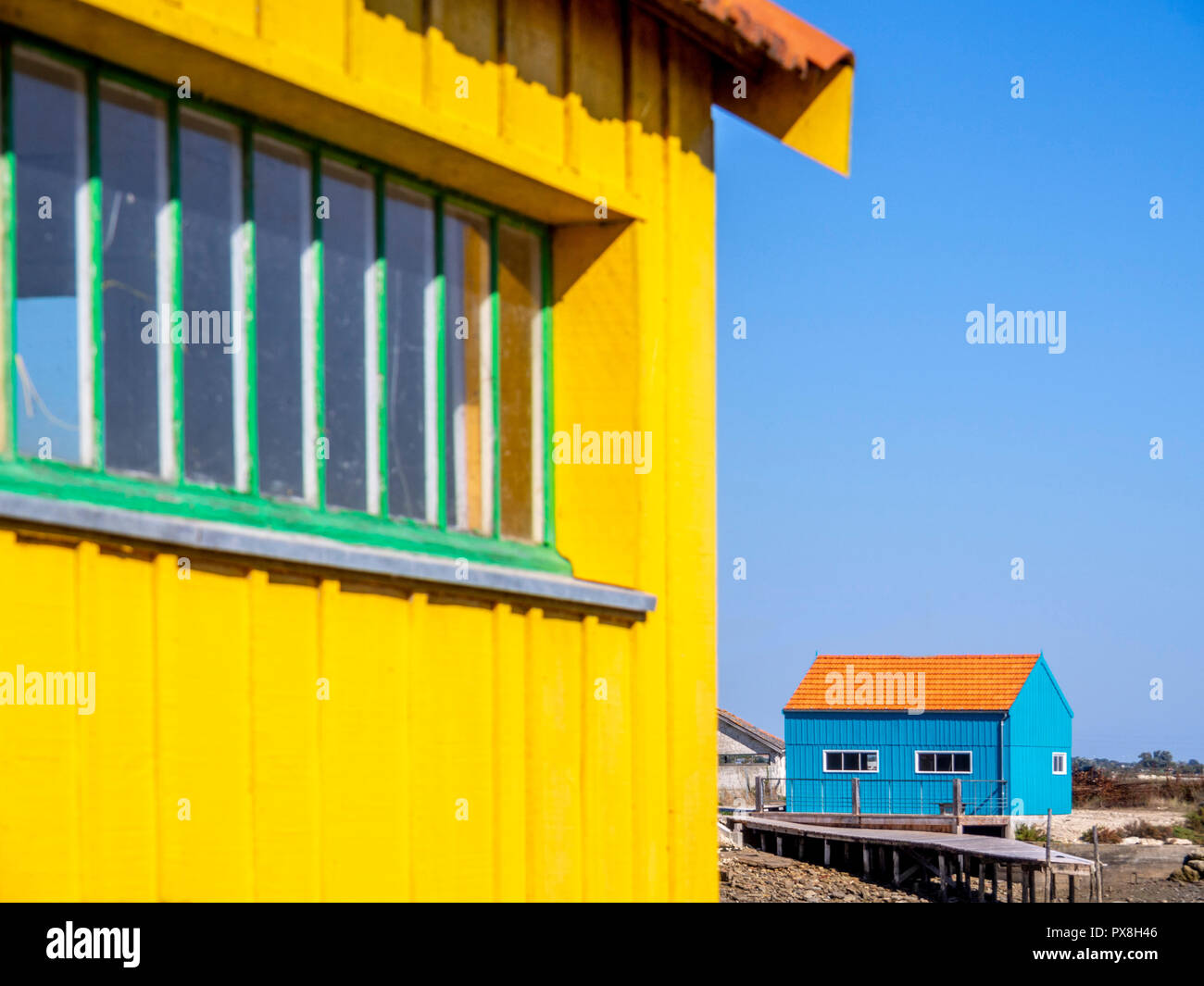 Les cabanes ostréicoles de Saint-Trojan-les-Bains sont quelques galeries d'artistes, l'île d'Oléron, Charente Maritime, France, Nouvelle-Aquitaine Banque D'Images