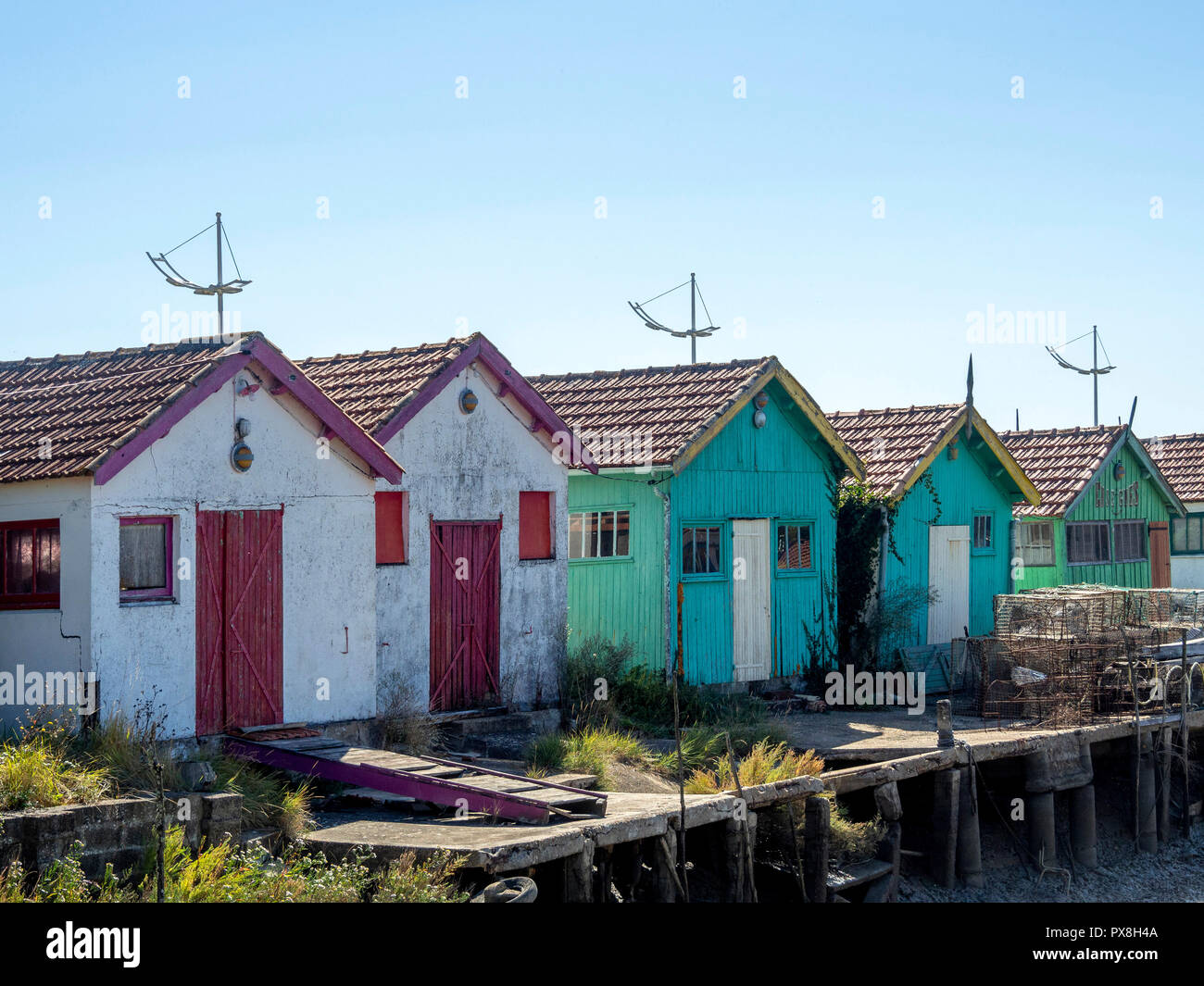 Les cabanes ostréicoles de Saint-Trojan-les-Bains sont quelques galeries d'artistes, l'île d'Oléron, Charente Maritime, France, Nouvelle-Aquitaine Banque D'Images