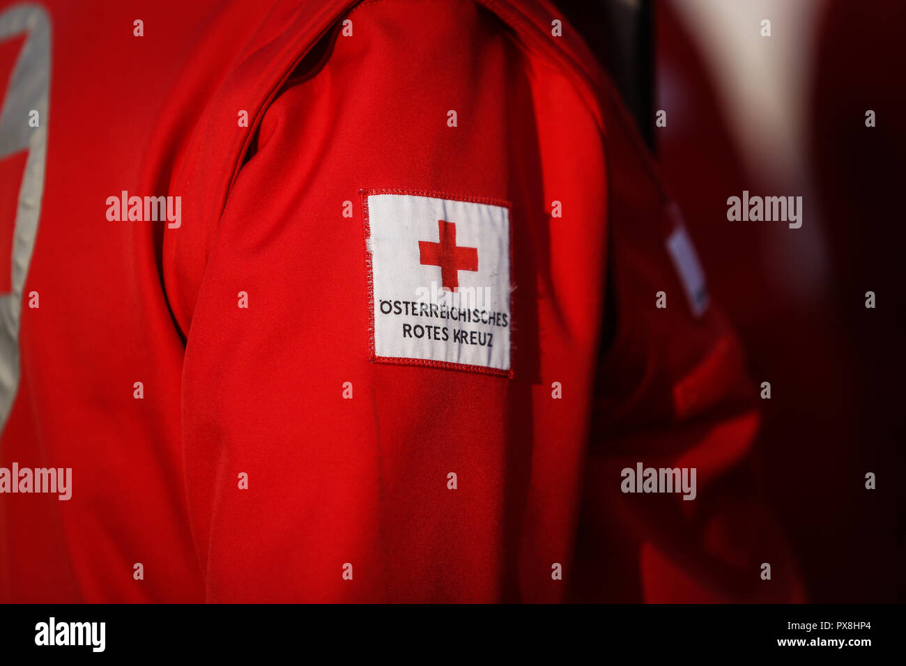 Détails avec la Croix-Rouge autrichienne symbole sur un uniforme Banque D'Images