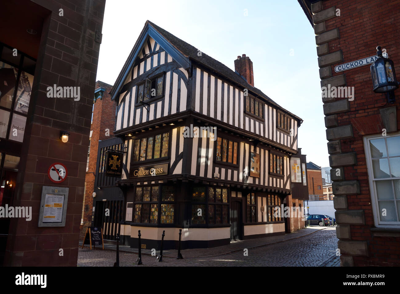 La cité médiévale en bois Construction de la Croix d'or pub sur Hay Lane, dans le centre-ville de Coventry UK Banque D'Images