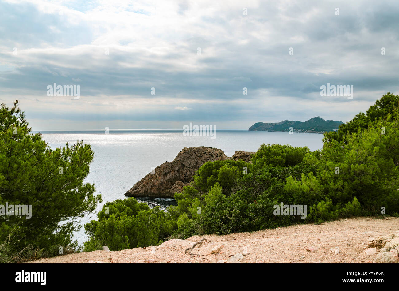 Vue depuis le phare de la côte près de Capdepera. Banque D'Images