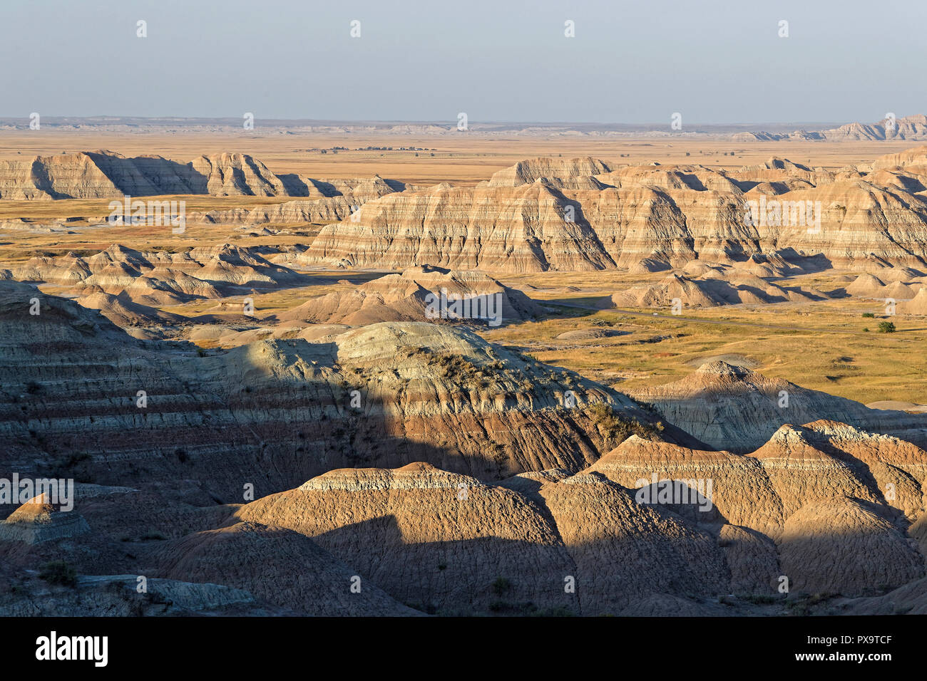 Ombres et lumières au lever du soleil dans les Badlands, dans le Dakota du Sud Banque D'Images