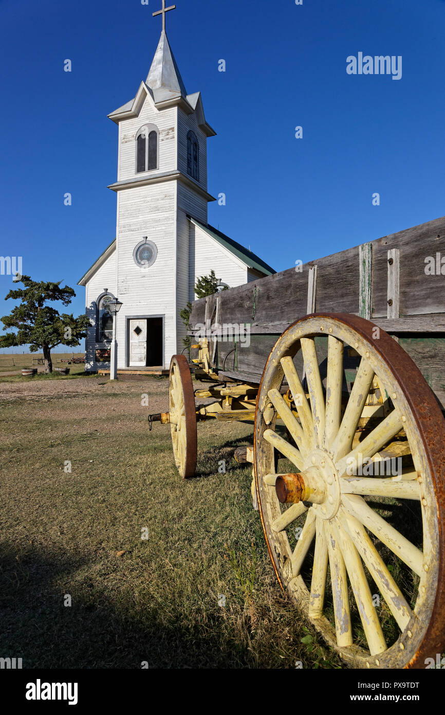 Église blanche dans une ville fantôme du Dakota du Sud Banque D'Images