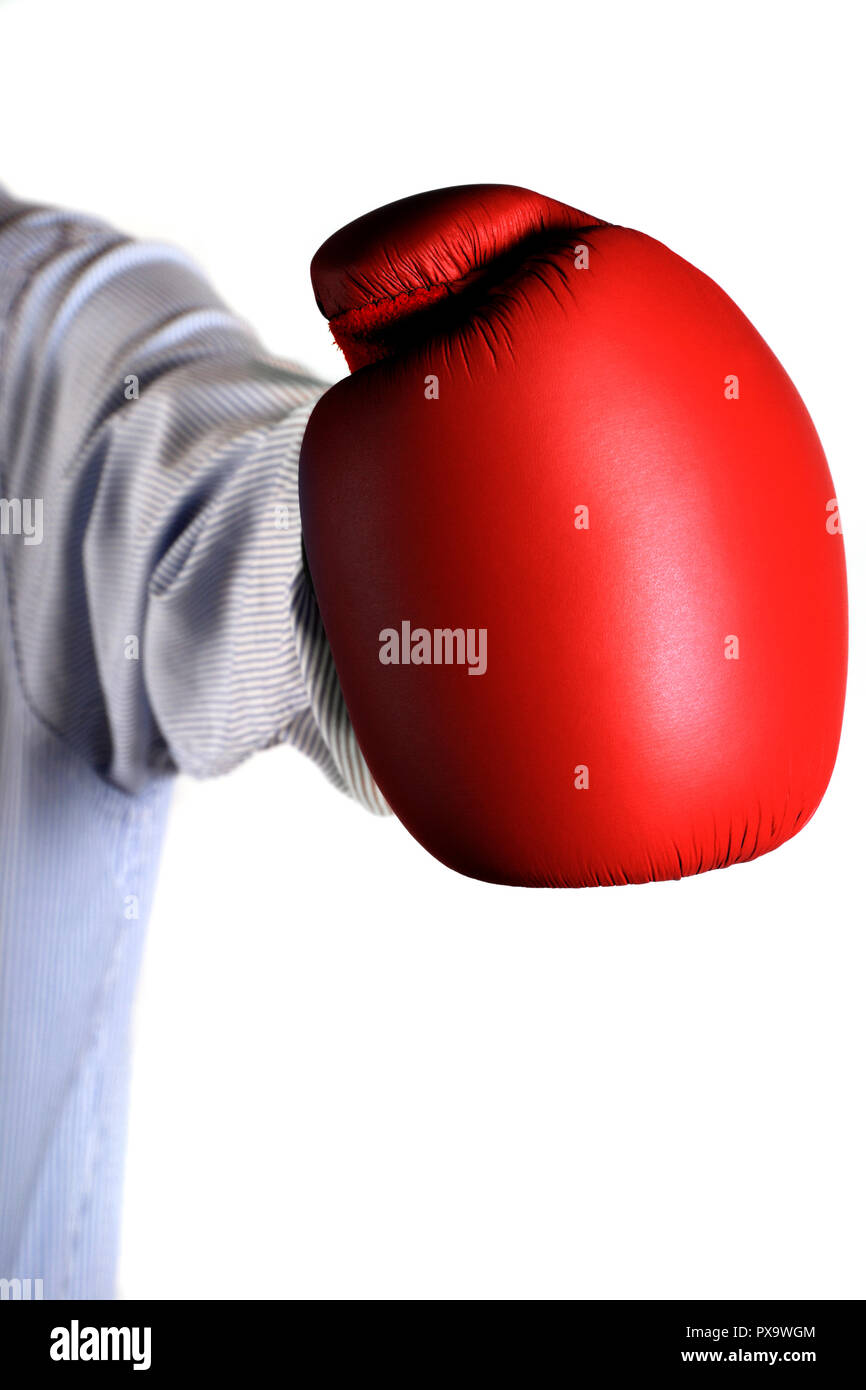 Bras homme portant un gant de boîte dans l'acte de jeter un jab,  confrontation d'entreprise concept Photo Stock - Alamy