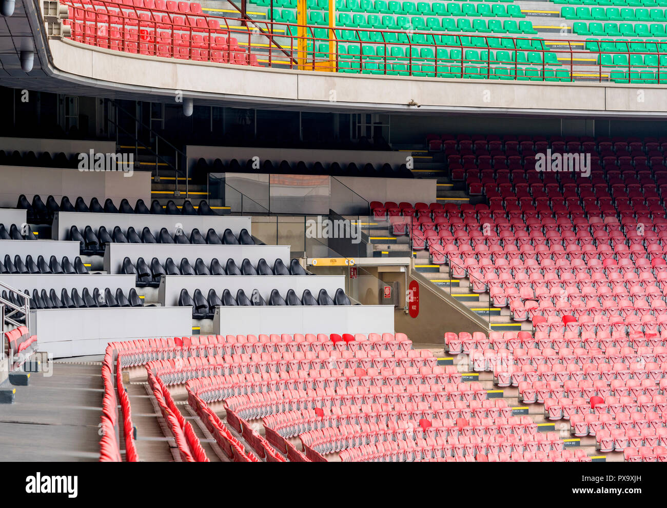 Visiter Giuseppe Meazza Arena. Les tribuns à de San Siro Banque D'Images