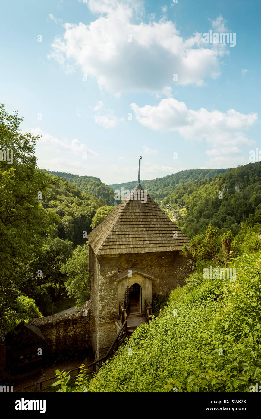 Château dans le Parc National Ojcow, Pologne Banque D'Images