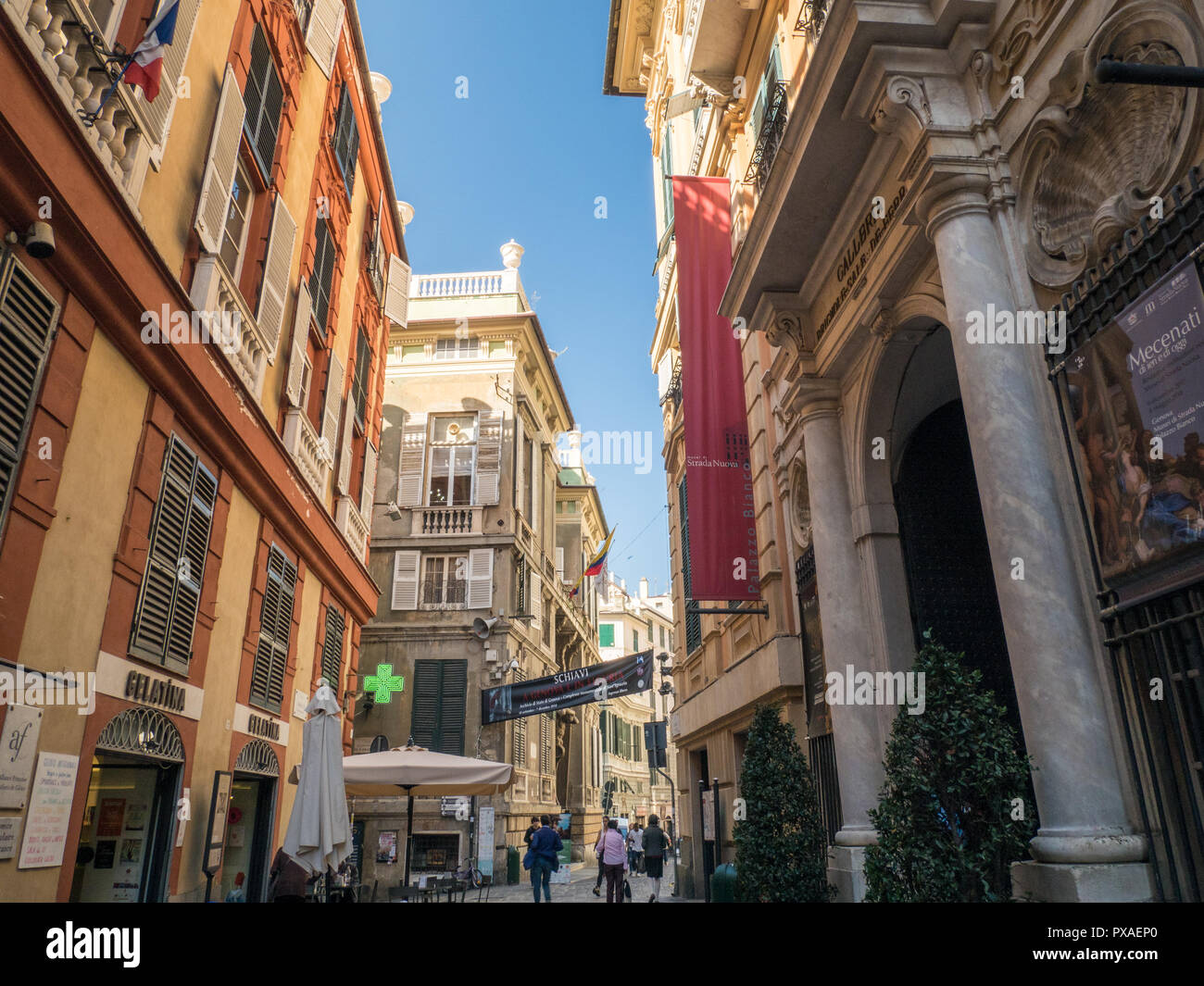 Architecture sur rue 'Via', célèbre pour ses palais, Gênes, Ligurie, Italie. Banque D'Images