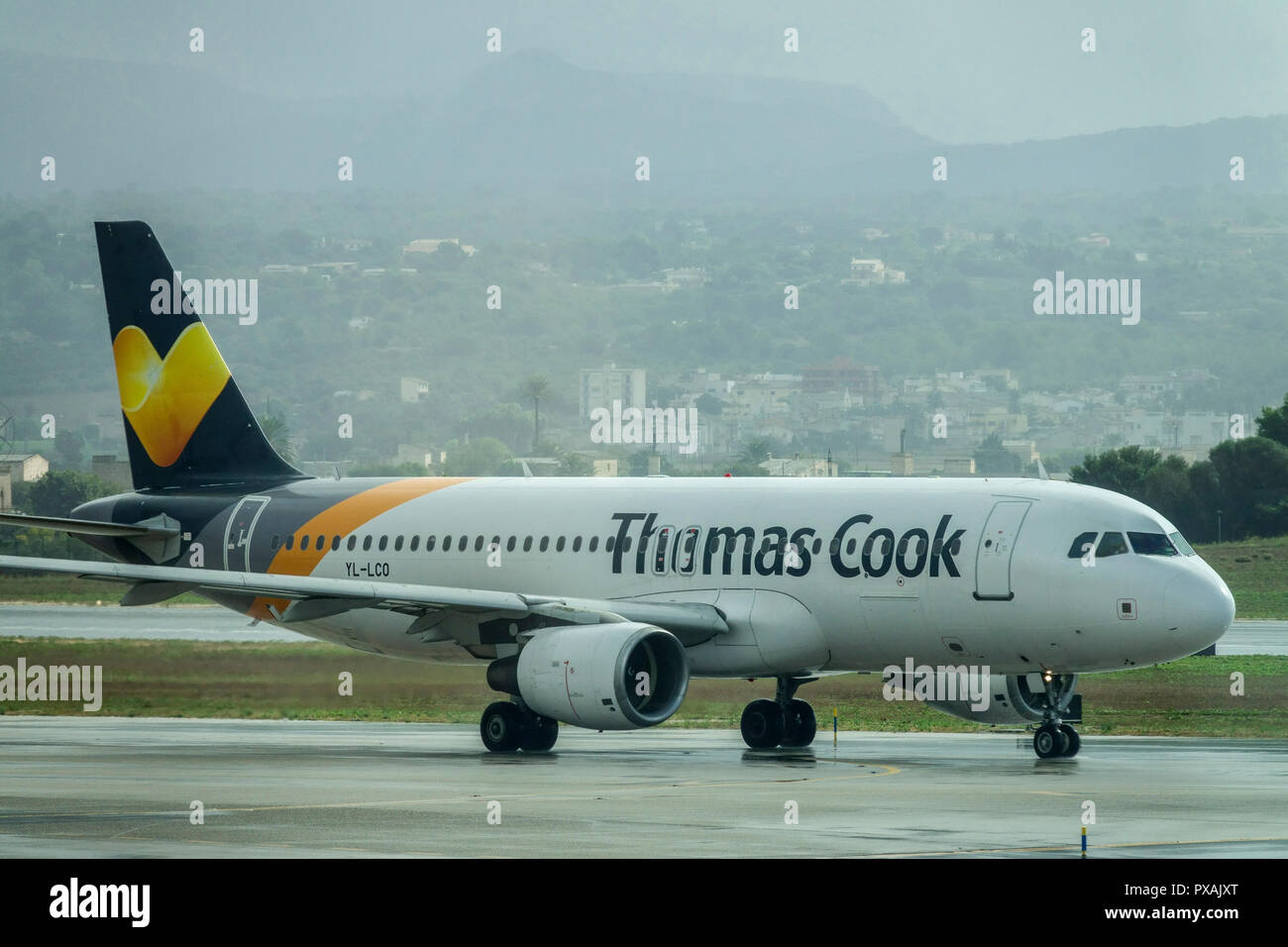 Thomas Cook avion sur la piste, Palma de Mallorca, Espagne Banque D'Images