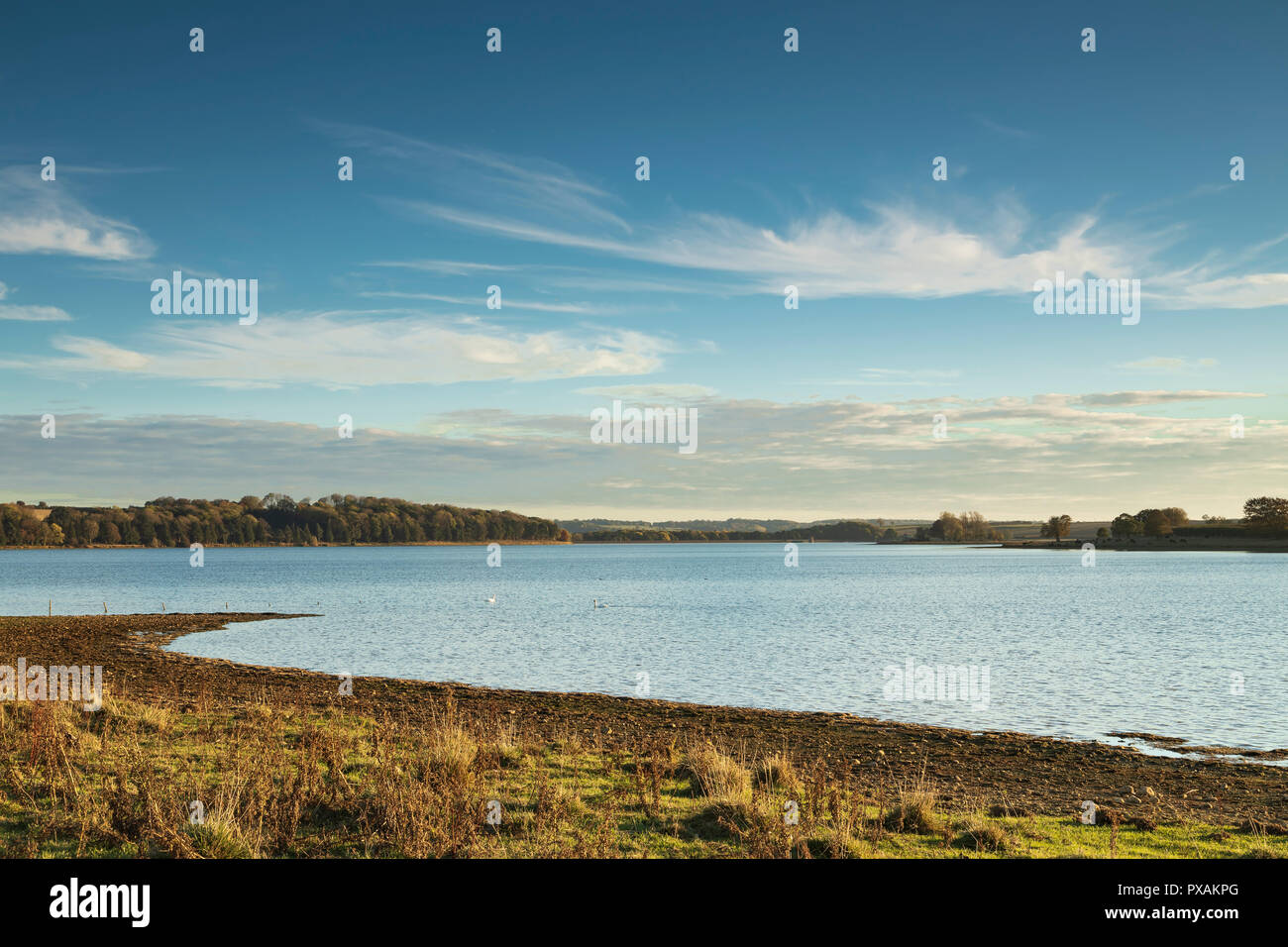 Une image d'Eyebrook réservoir sur un bel après-midi d'Automne dans le comté de Rutland, plus petite Angleterre, Royaume-Uni. Banque D'Images