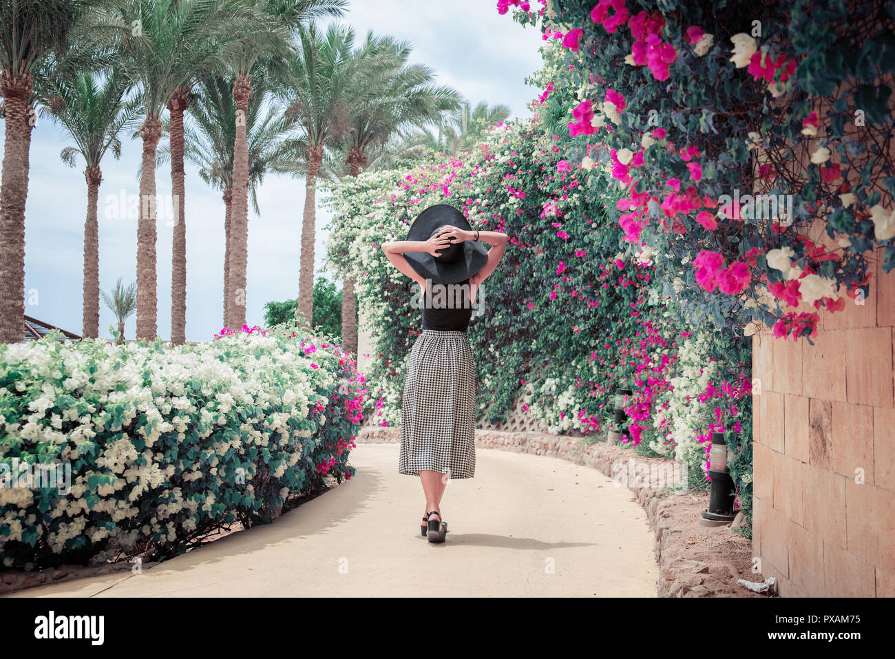 Happy girl in park Banque D'Images