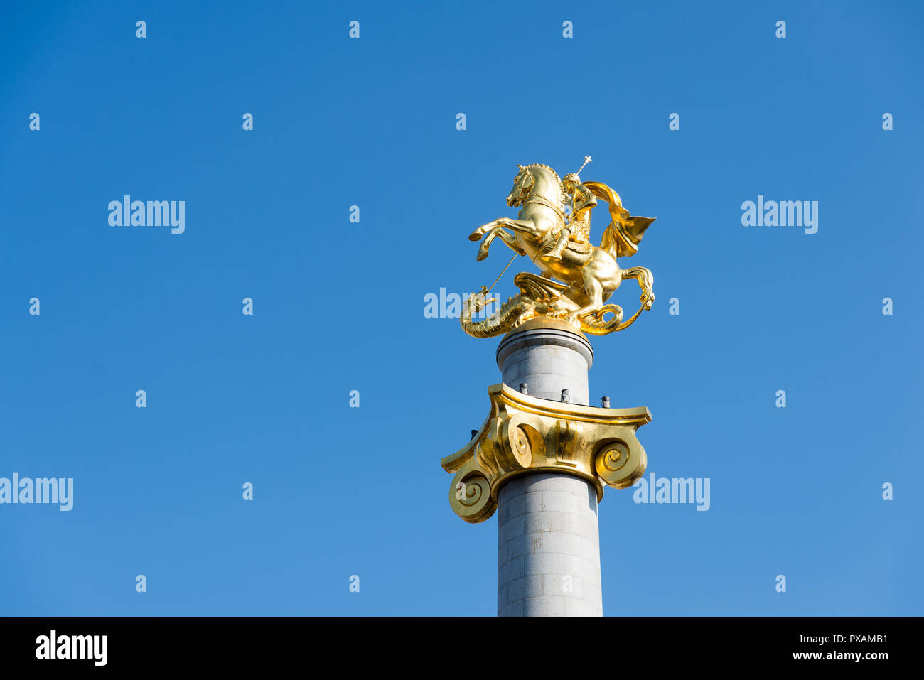 Monument sur la place de la Liberté Banque D'Images