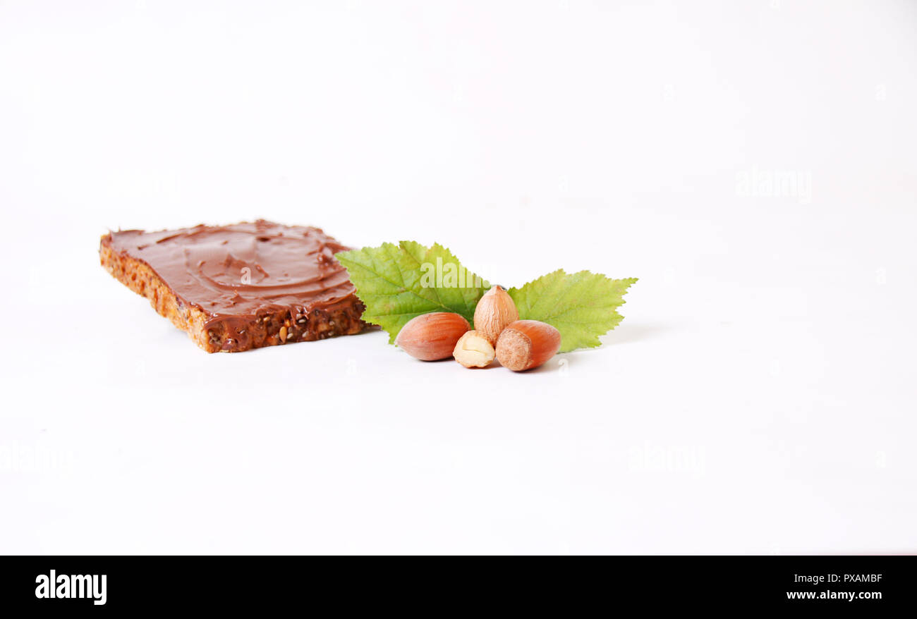 Pain et crème chocolat aux noisettes Banque D'Images