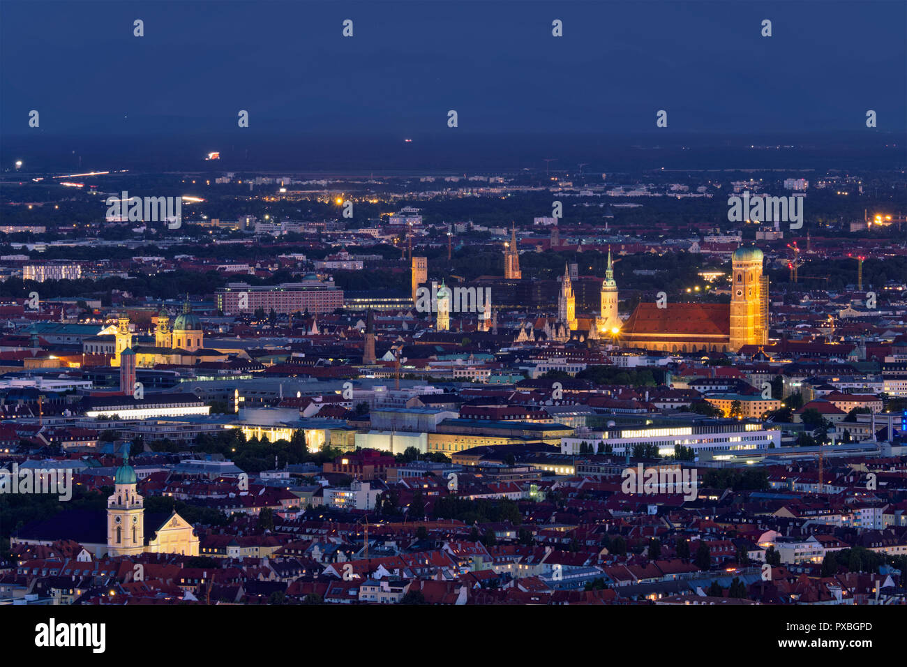 Vue aérienne de nuit de Munich, Allemagne Banque D'Images