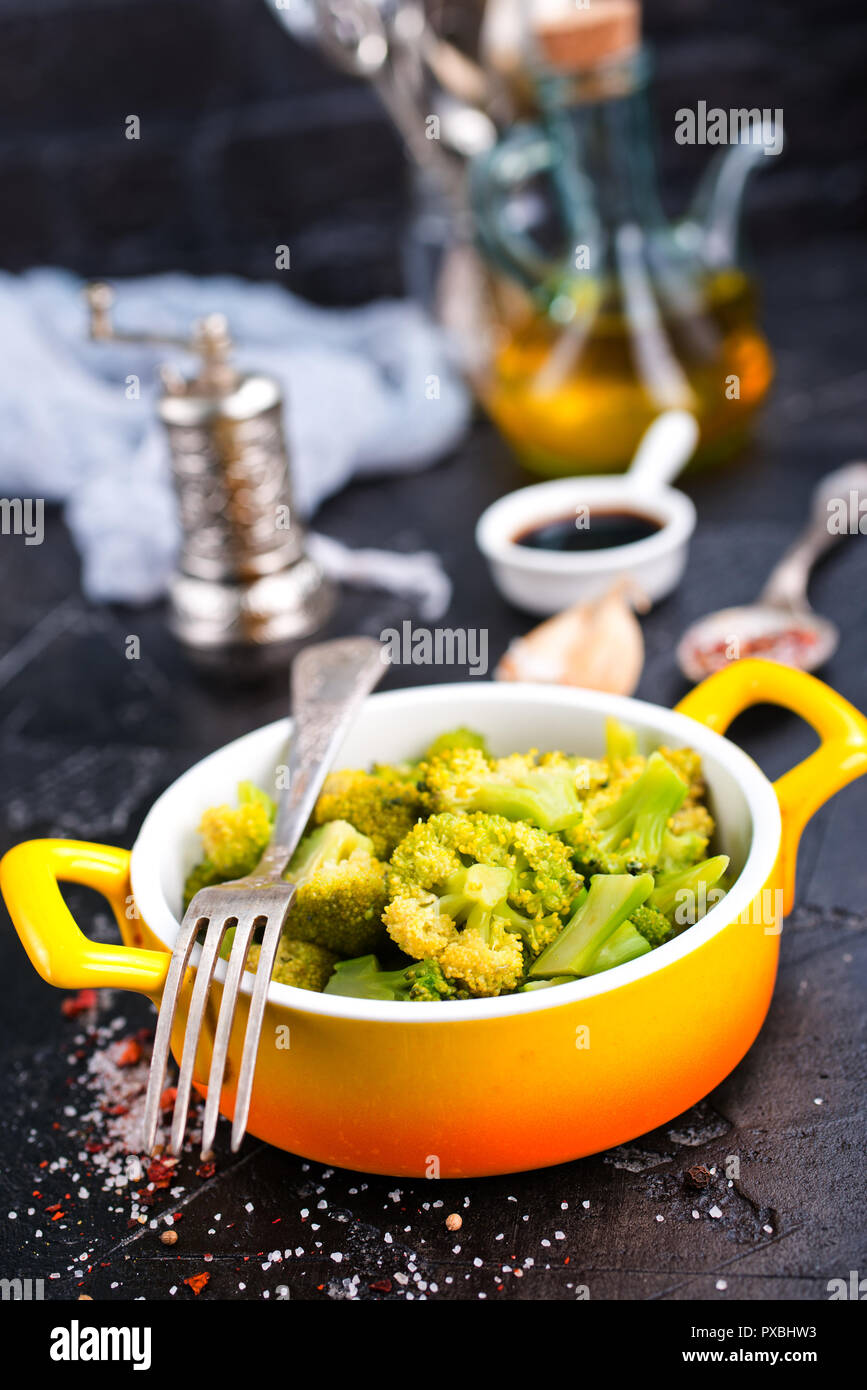 Le Brocoli bouilli dans bol, alimentation nourriture, stock photo Banque D'Images