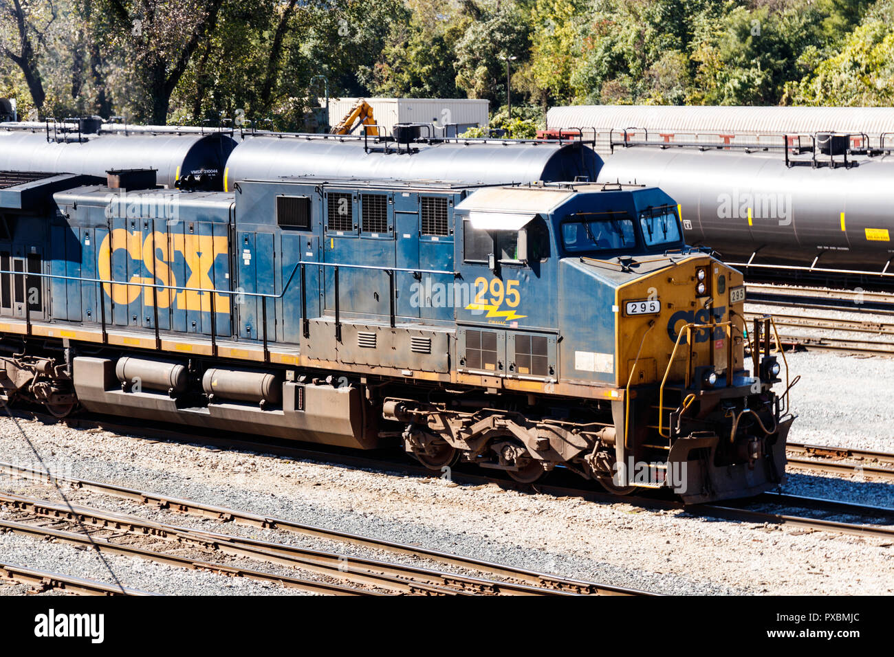 Lafayette - Circa 2018 Octobre : CSX Train Locomotive. La CSX exploite un chemin de fer de classe I aux États-Unis IV Banque D'Images