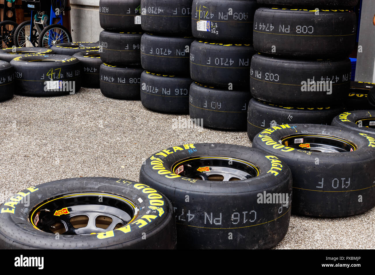 Indianapolis - Circa 2018 Septembre : ensembles de pneus Goodyear Eagle  NASCAR Racing Je Photo Stock - Alamy