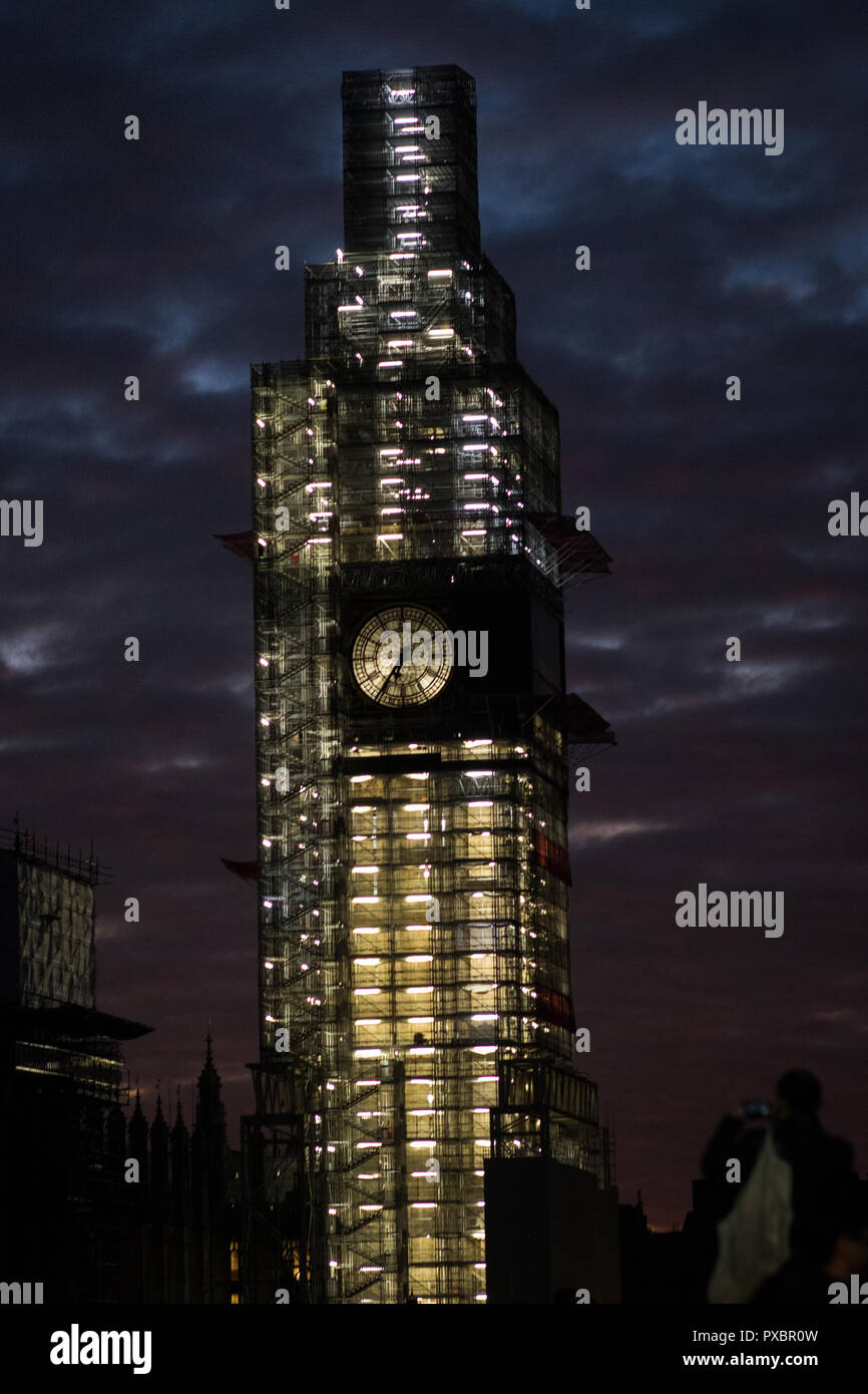 Southbank, Londres UK. 20 octobre 2018. Météo France, beau ciel de Londres pendant le coucher du soleil. Big Ben. Credit : carol moir/Alamy Live News Banque D'Images