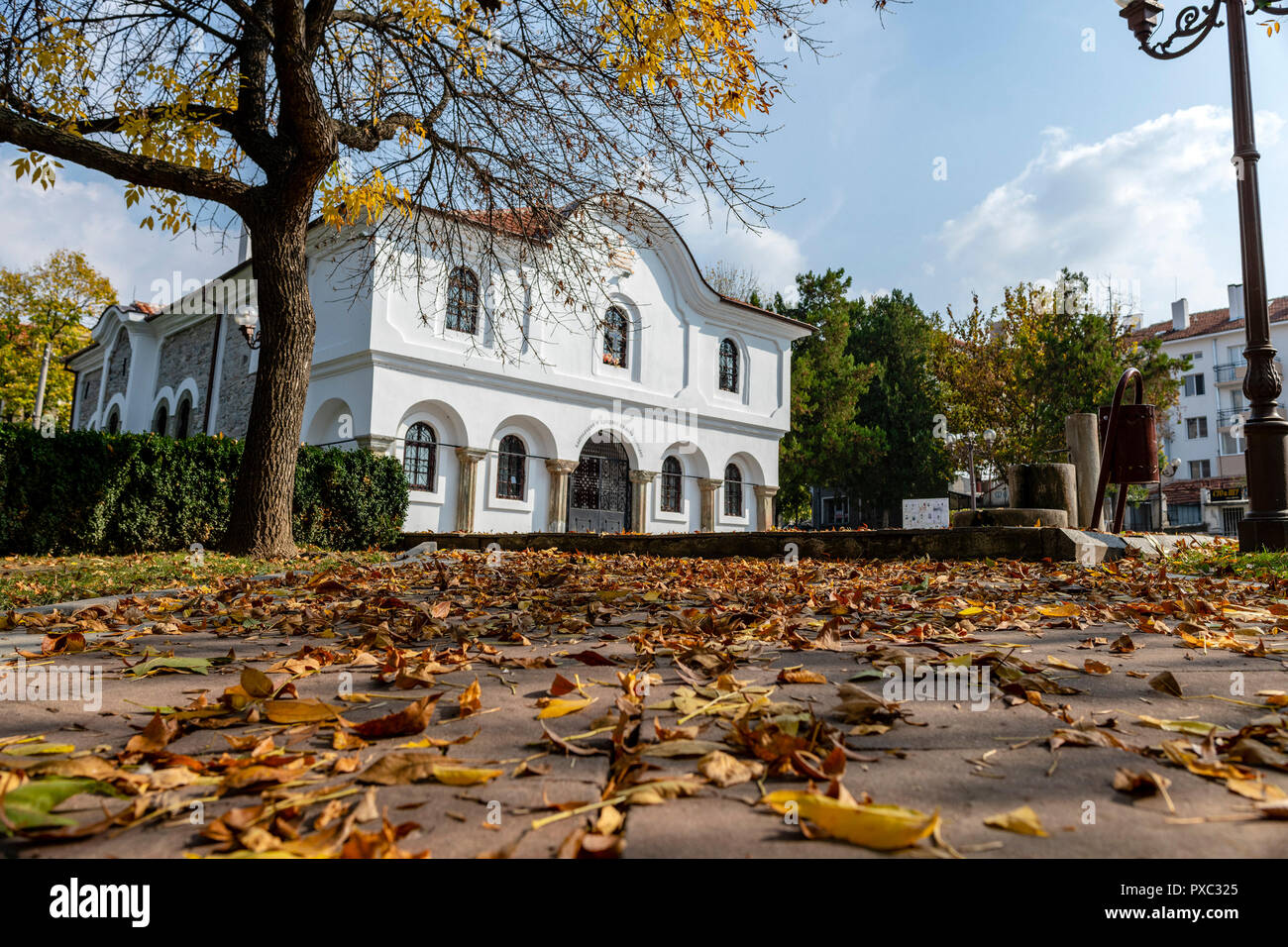 Elhovo Bulgarie le 21 octobre 2018 ; journée chaude avec bleu ciel clair les habitants et profiter du tourisme Météo wamer aux couleurs de l'automne et se détendre. Clifford Norton Alamy Live News. Banque D'Images