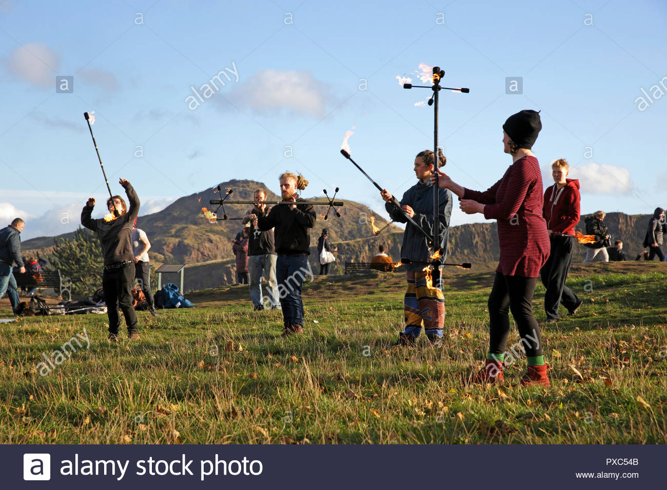 Edinburgh, Royaume-Uni. Octobre 21, 2018. Torches de feu. Dusherra l'activité phare de l'Indian Arts écossais Forum se tient sur le dessus de Calton Hill, à Édimbourg. Credit : Craig Brown/Alamy Live News. Banque D'Images