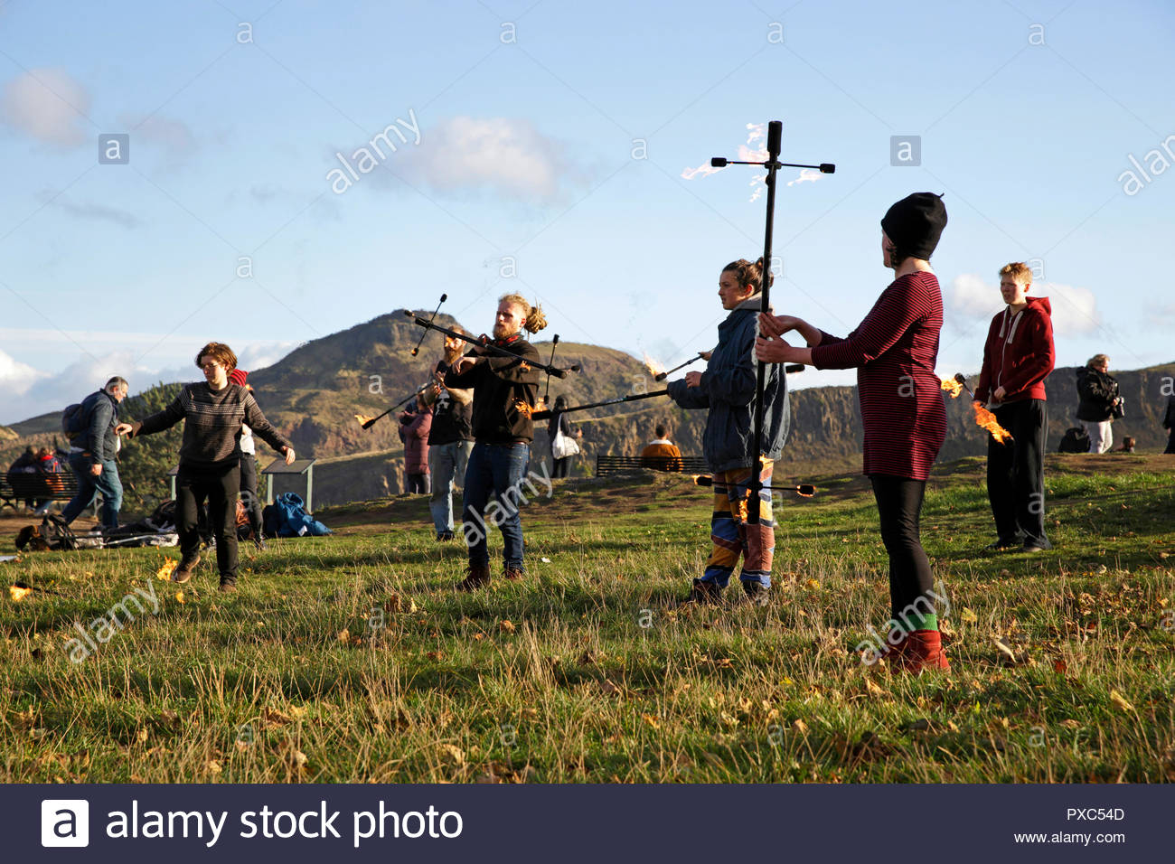 Edinburgh, Royaume-Uni. Octobre 21, 2018. Torches de feu. Dusherra l'activité phare de l'Indian Arts écossais Forum se tient sur le dessus de Calton Hill, à Édimbourg. Credit : Craig Brown/Alamy Live News. Banque D'Images