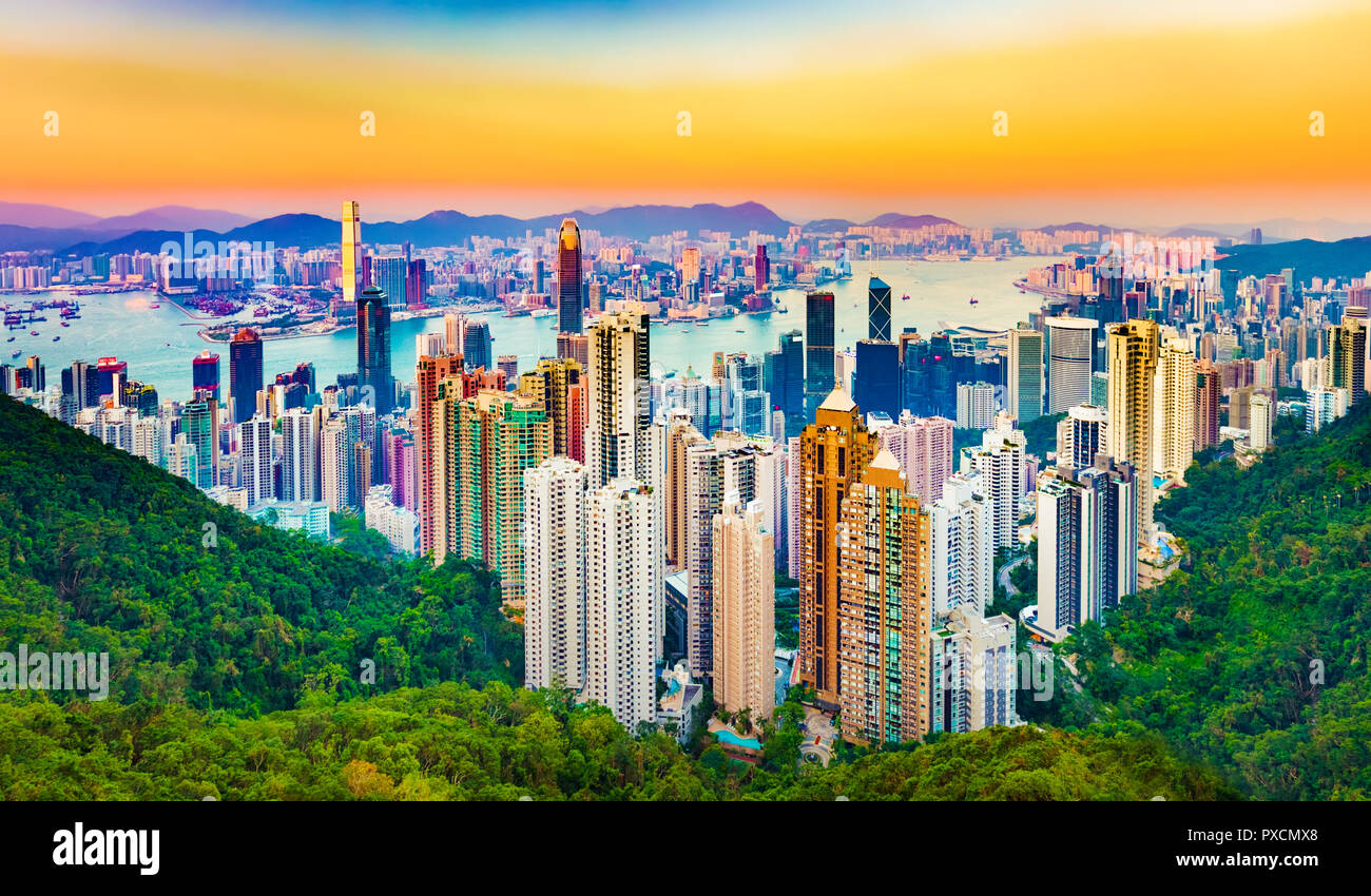 Horizon de Hong Kong au coucher du soleil. Vue depuis le Pic Victoria Banque D'Images