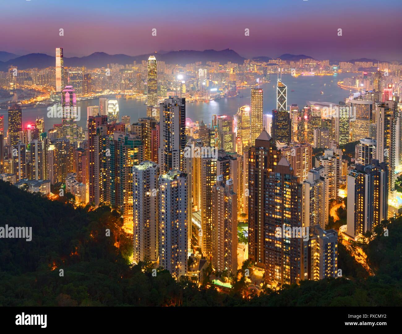 Horizon de Hong Kong au coucher du soleil. Vue depuis le Pic Victoria Banque D'Images