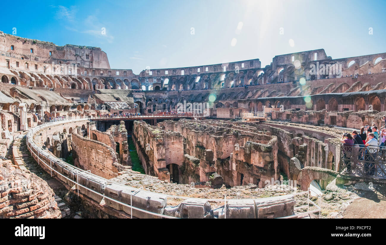 Vue intérieur du Colisée à Rome en Italie Banque D'Images